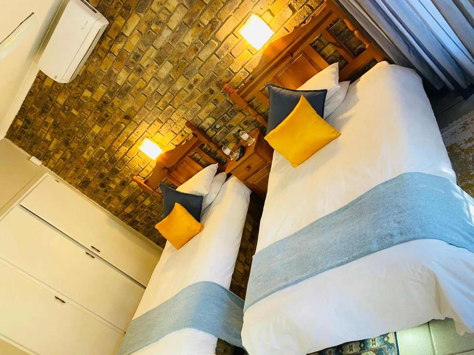 Bed in Shingalana Guest Lodge