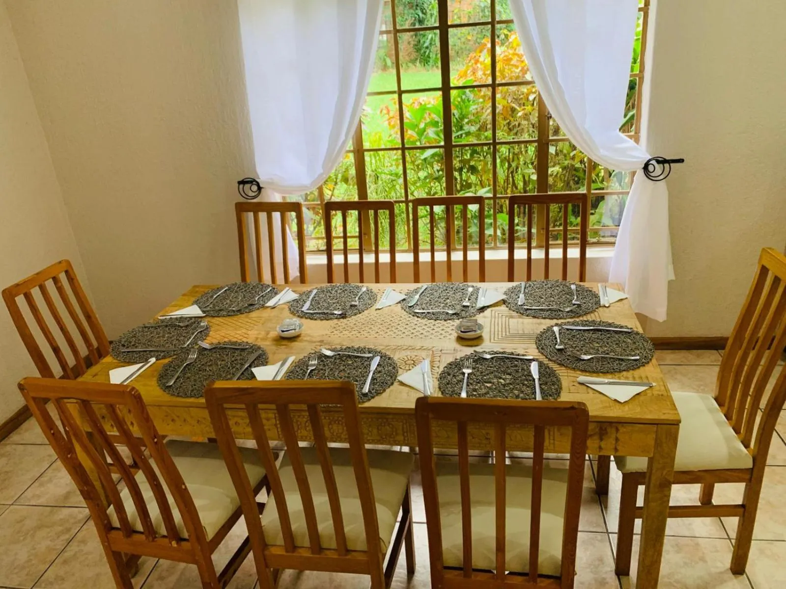 Restaurant/places to eat in Shingalana Guest Lodge