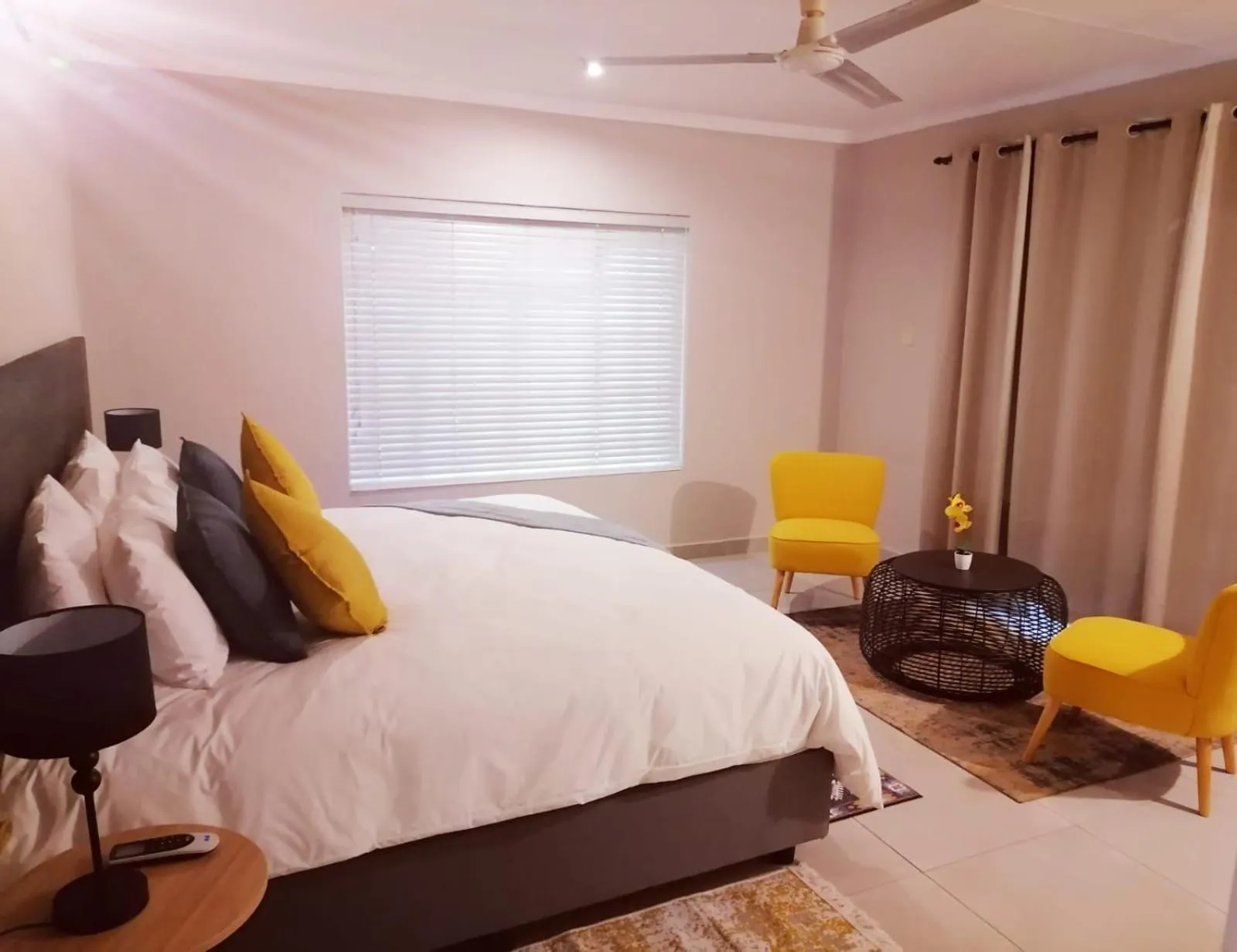 Bed in Shingalana Guest Lodge