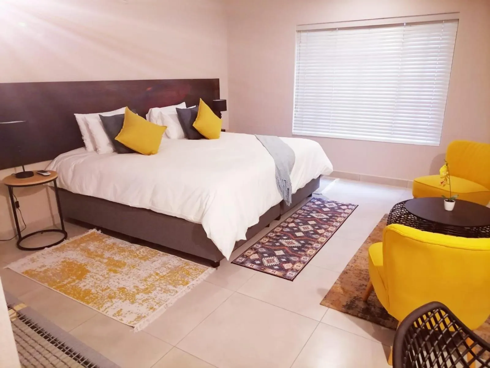 Bed in Shingalana Guest Lodge