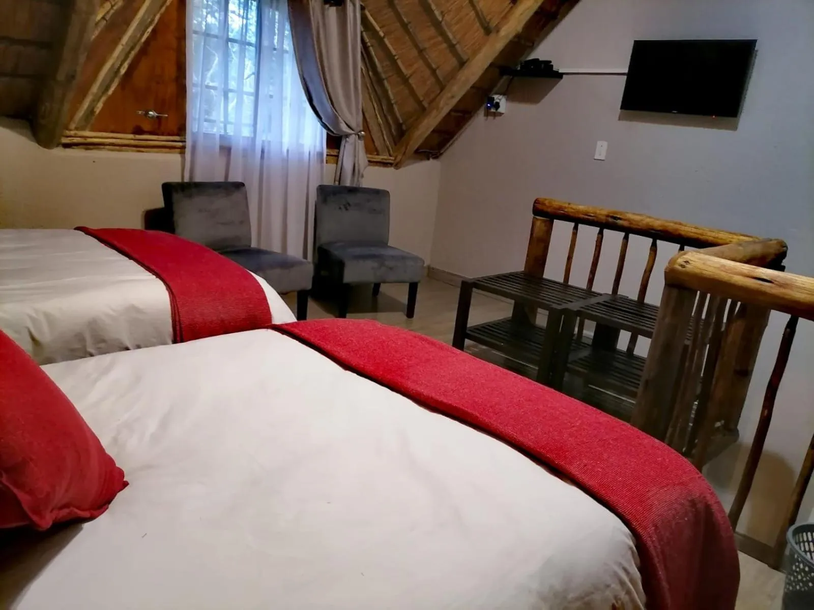 TV and multimedia, Bed in Shingalana Guest Lodge