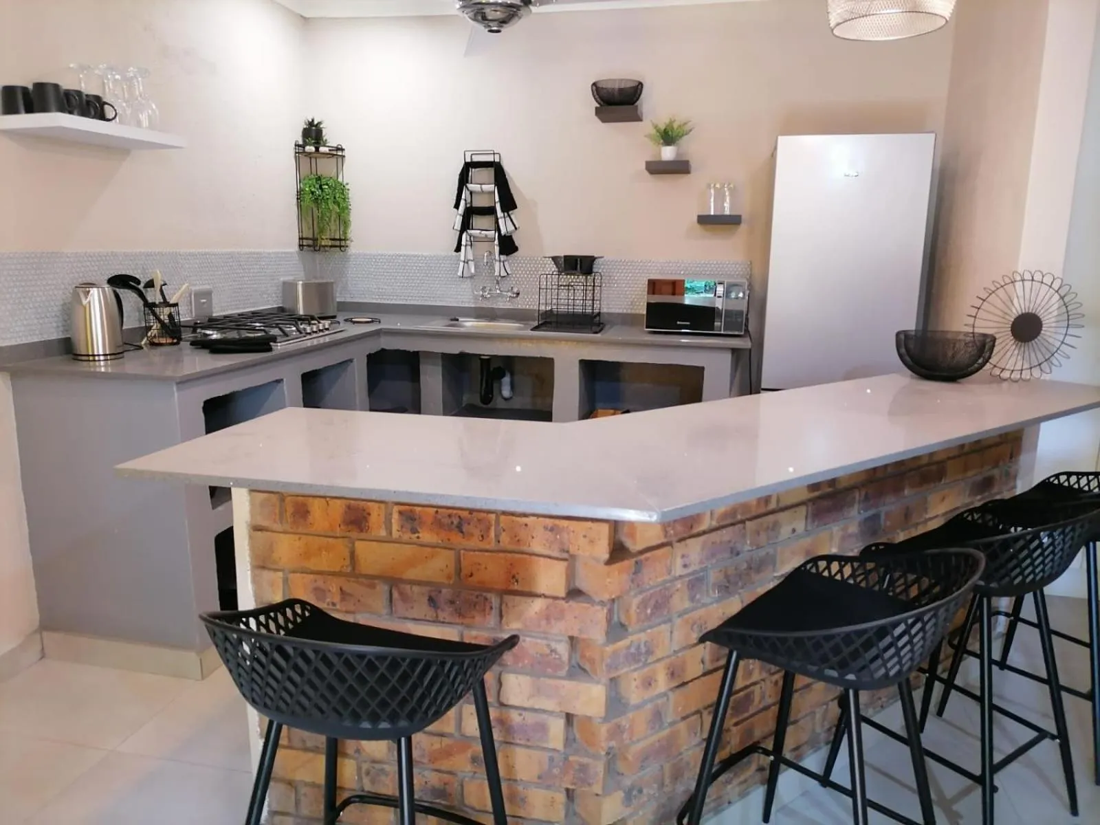 Kitchen or kitchenette in Shingalana Guest Lodge