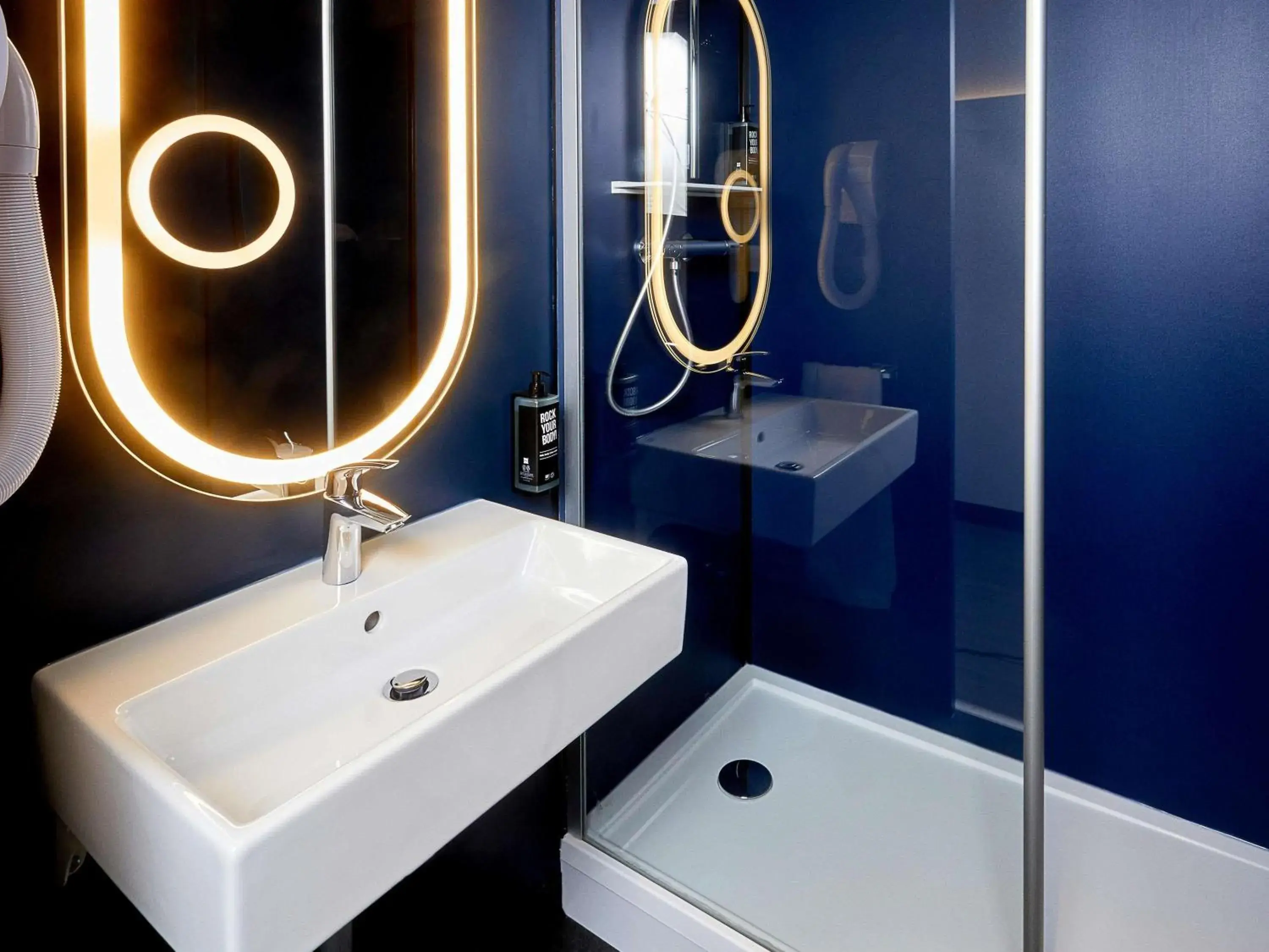 Standard Double Room with Sofa Bed in ibis Auxerre Centre Standard Double Room with Sofa Bed in ibis Auxerre Centre