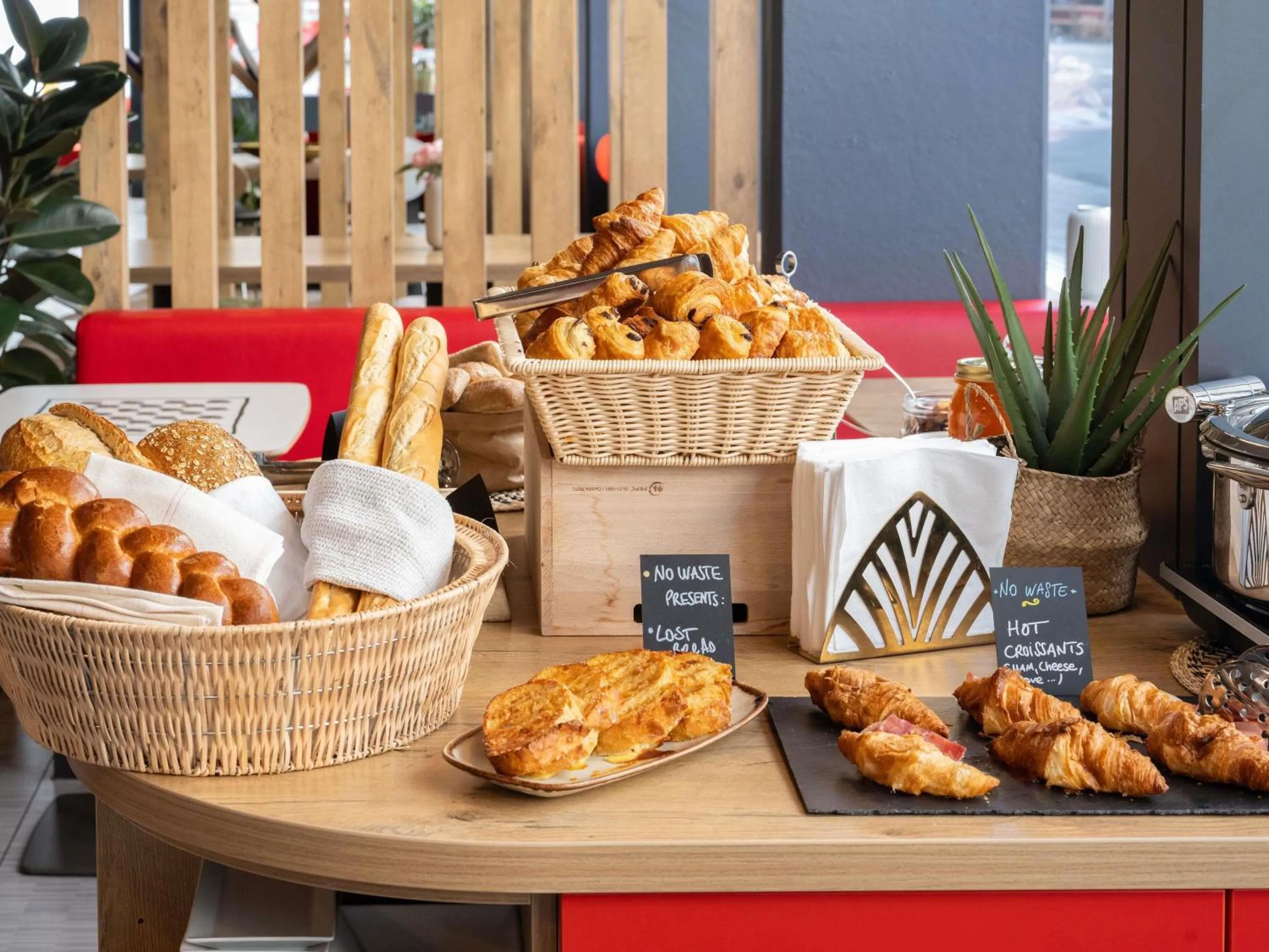 Breakfast in ibis Geneve Centre Lac