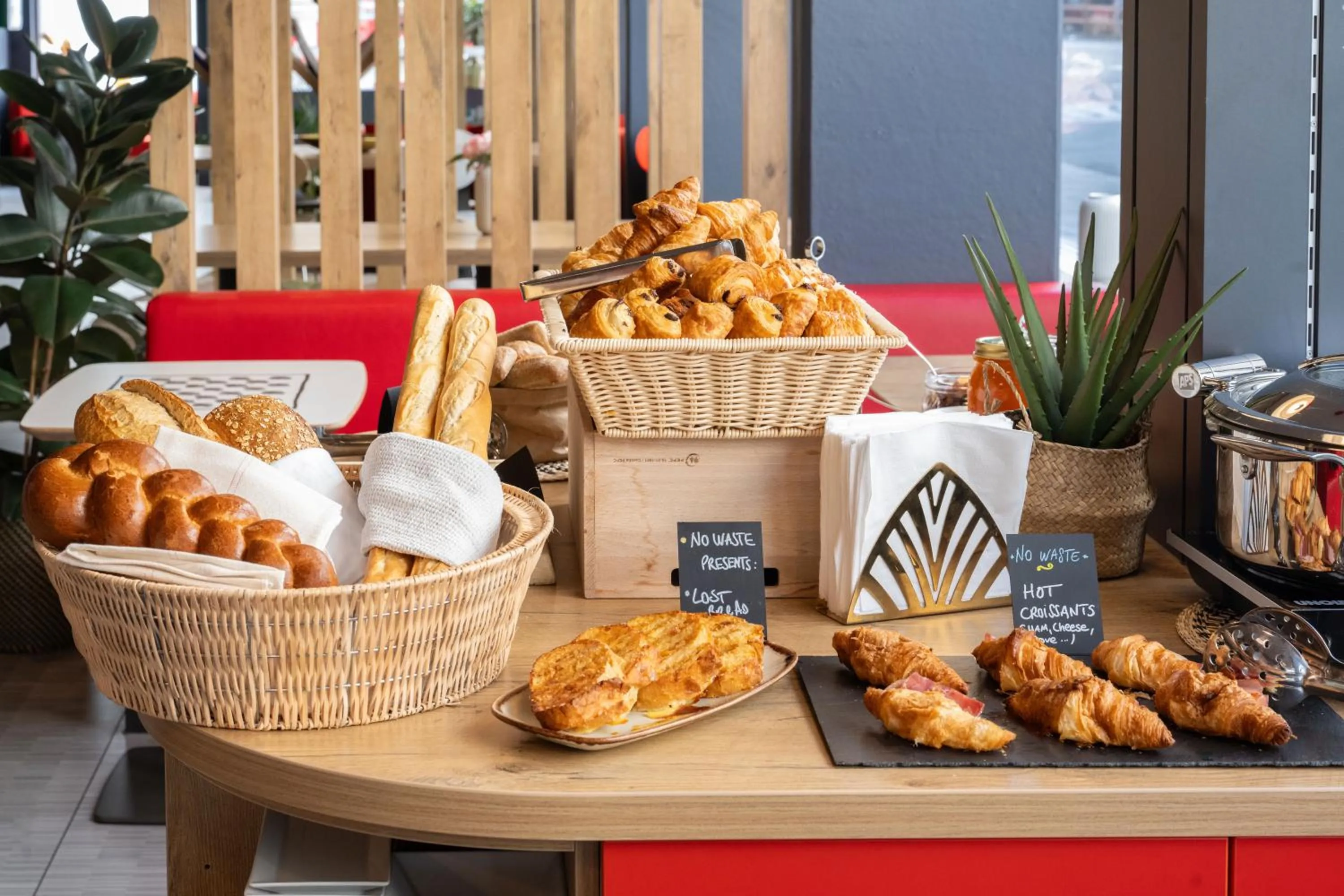 Breakfast in ibis Geneve Centre Lac