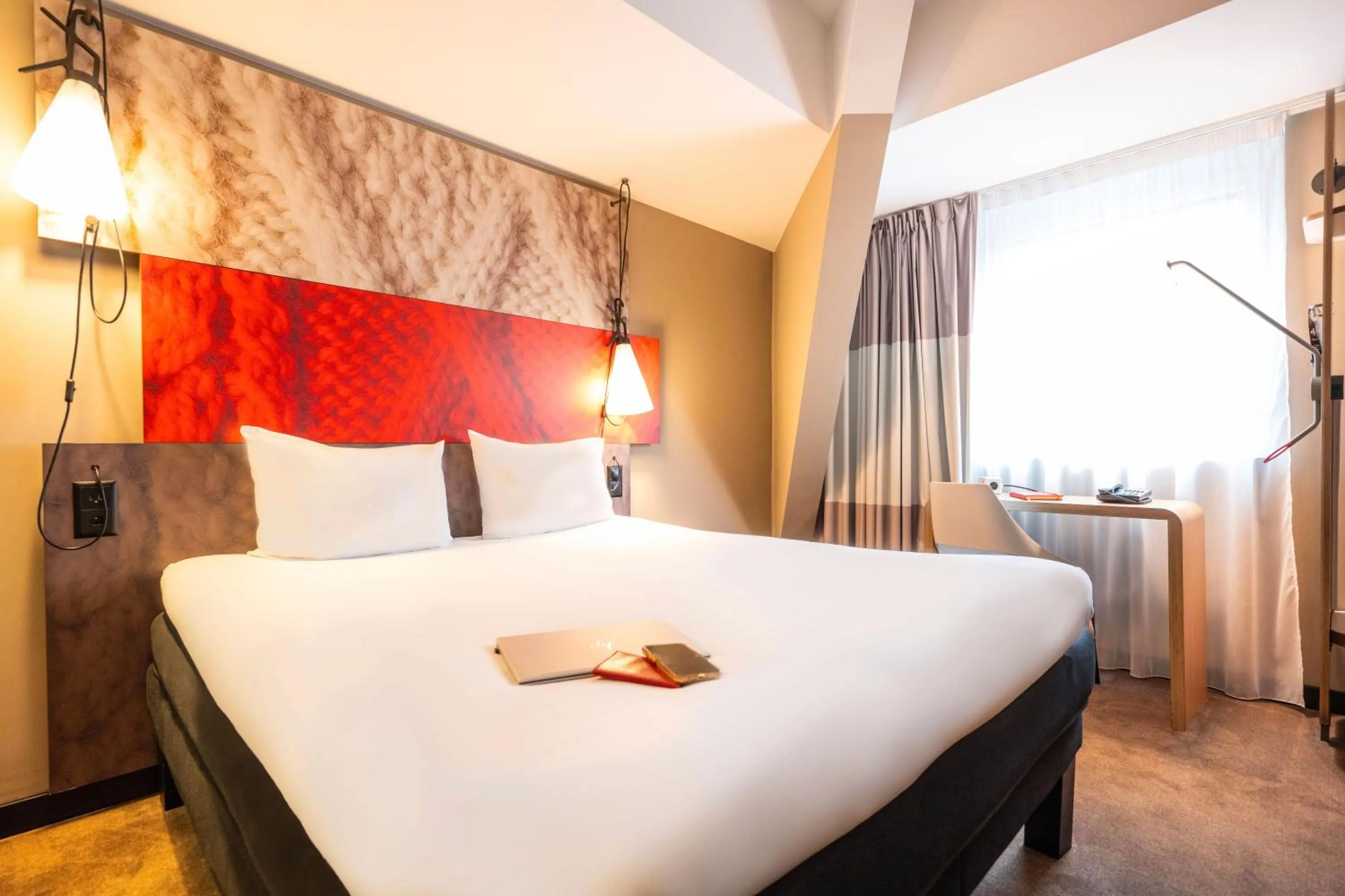 Bedroom, Bed in ibis Geneve Centre Lac