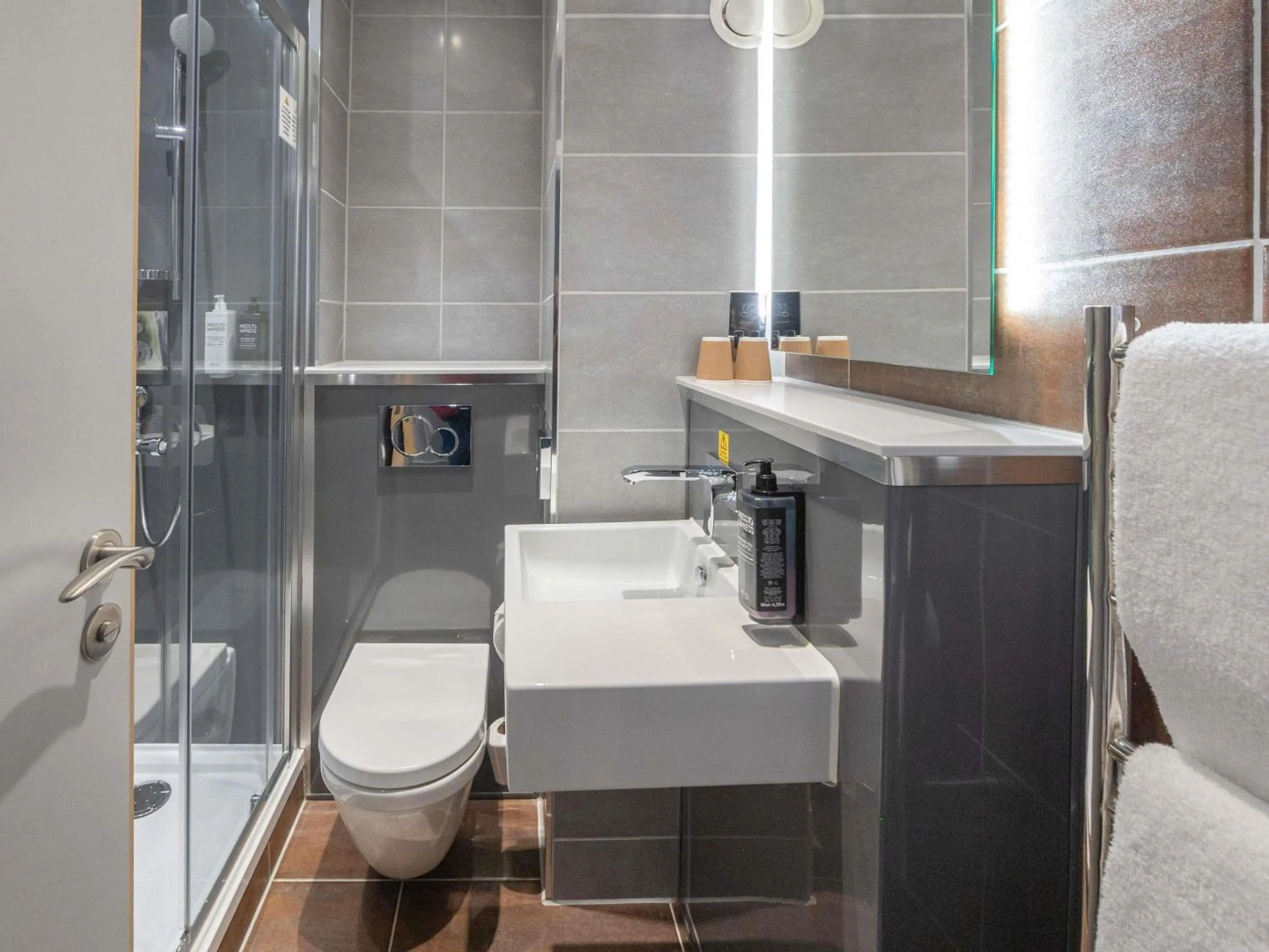 Bedroom in ibis Styles Leeds City Centre Arena