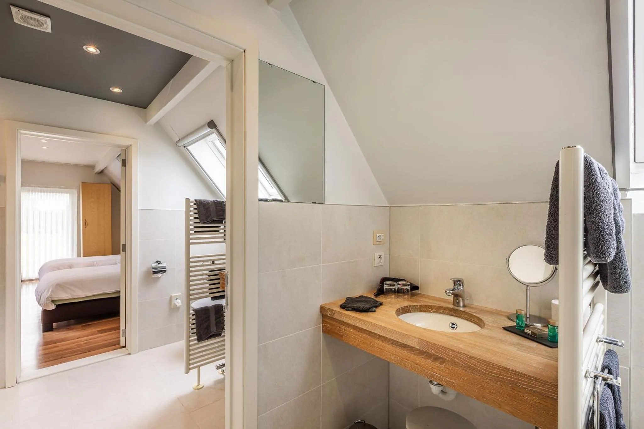 Bathroom, Bed in Apollonia