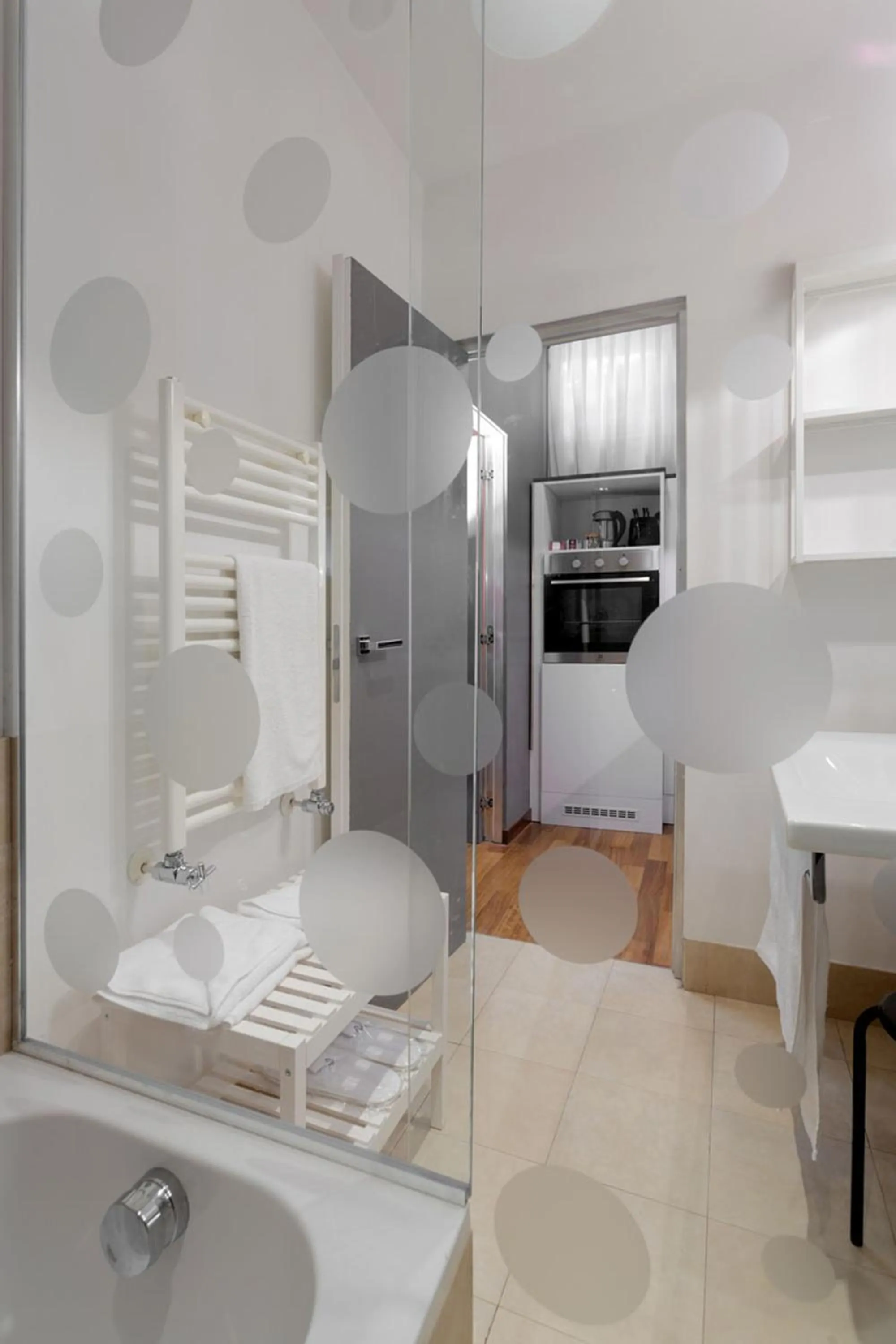 Shower in L'obelisque maison de luxe