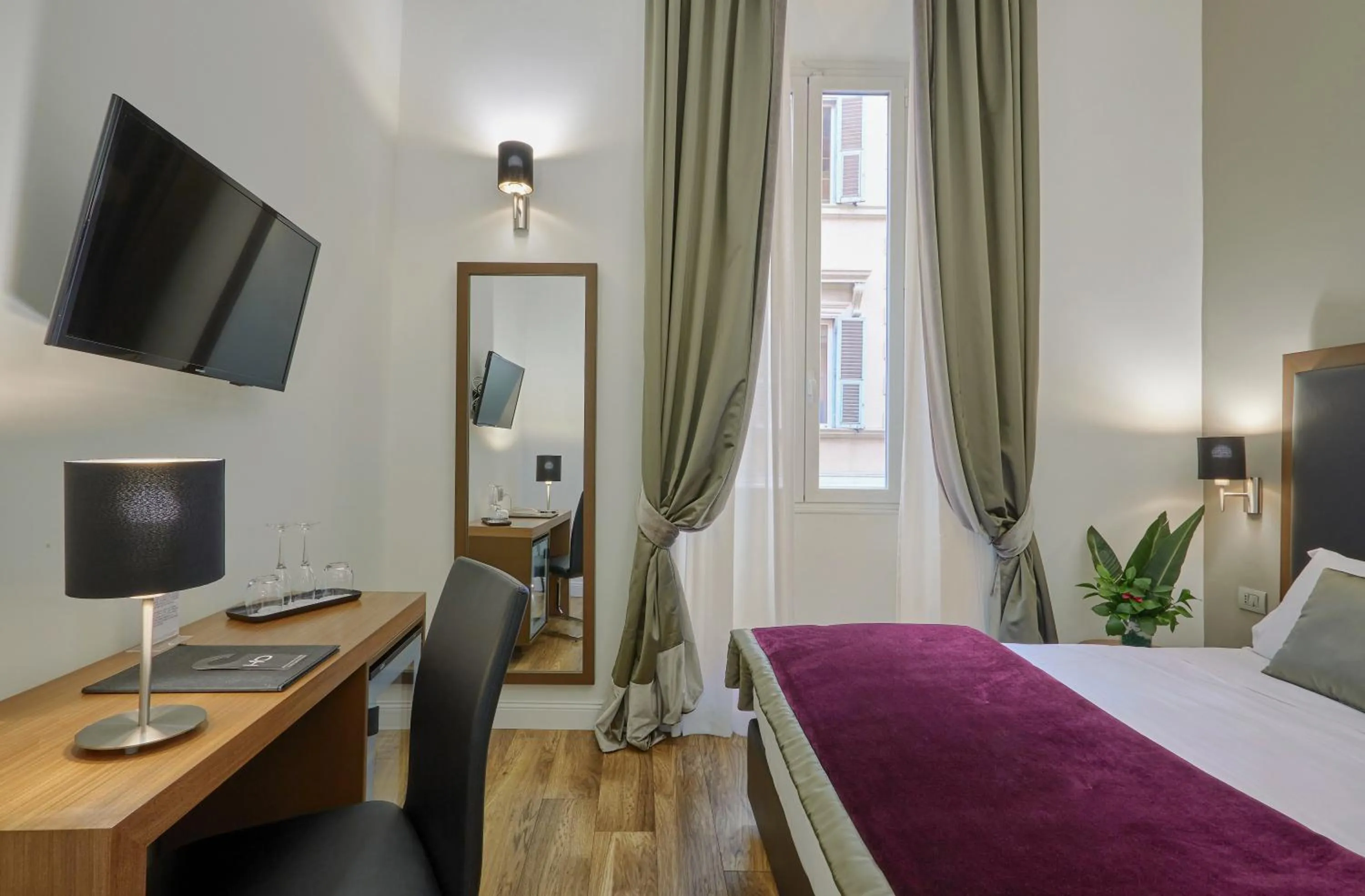 Photo of the whole room, Bed in L'obelisque maison de luxe