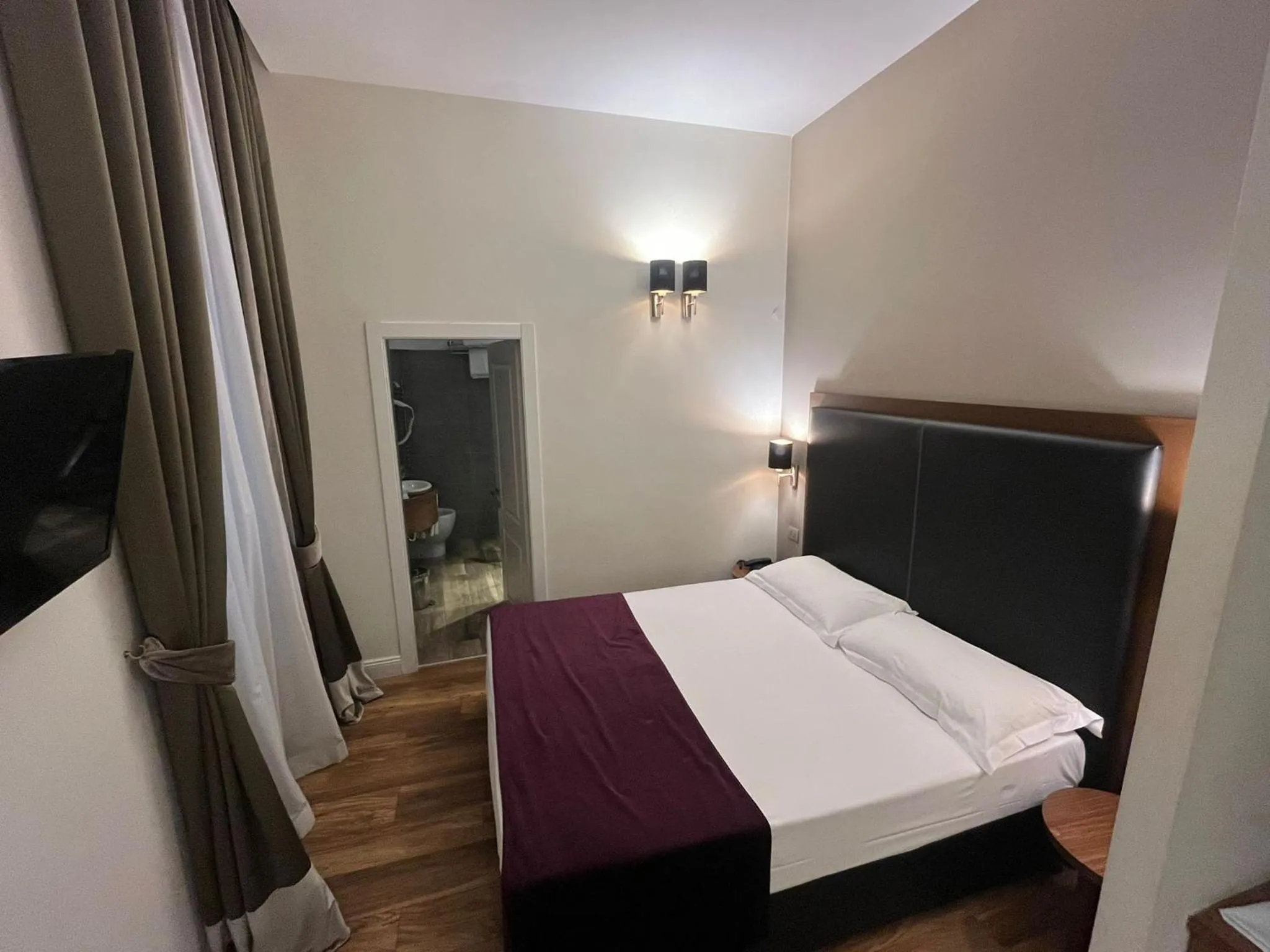 Photo of the whole room, Bed in L'obelisque maison de luxe