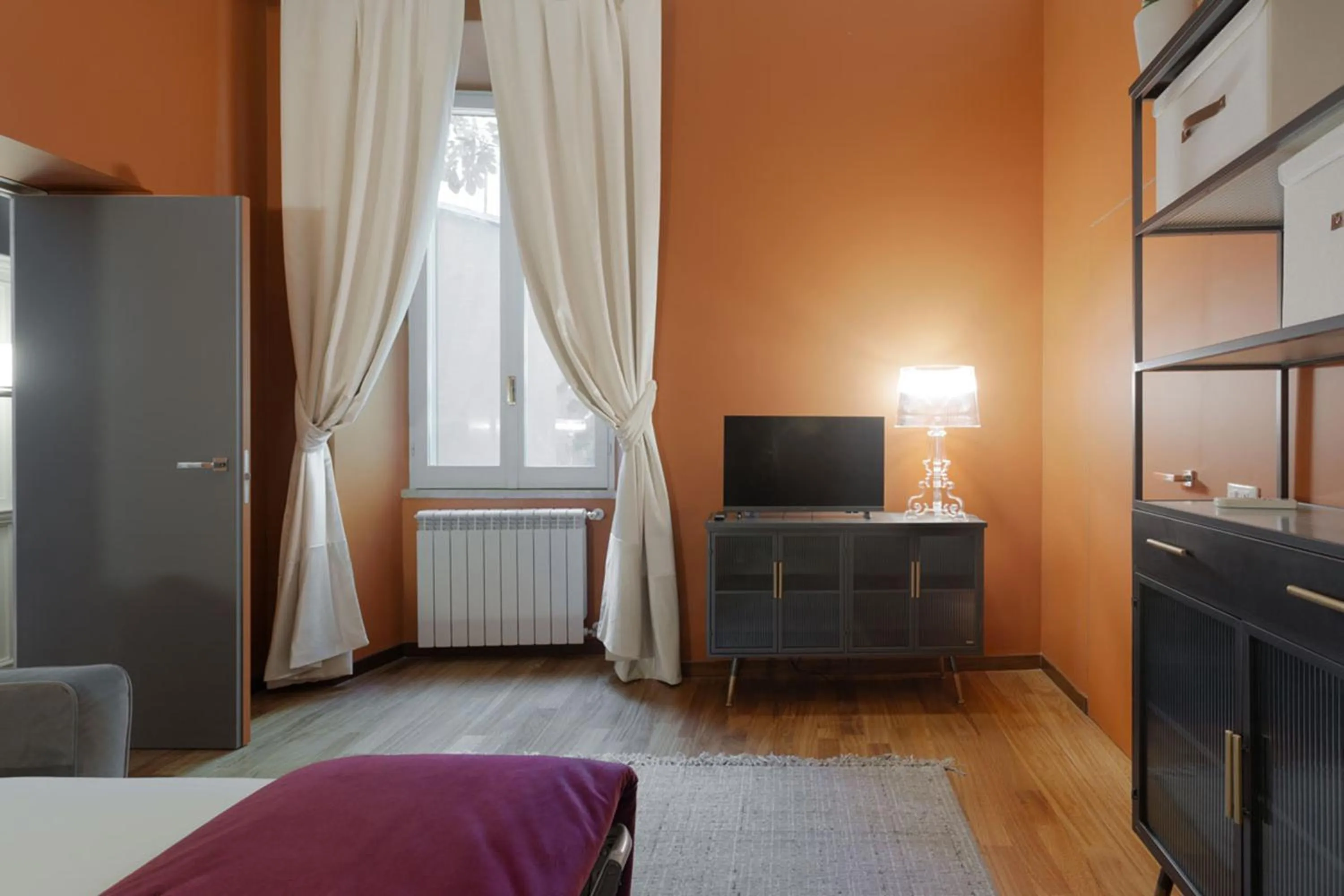 TV and multimedia, Bed in L'obelisque maison de luxe