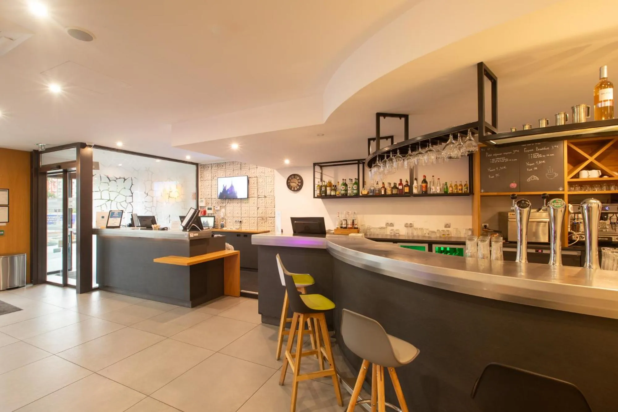 Lounge or bar in Campanile PRIME - Metz Centre Gare