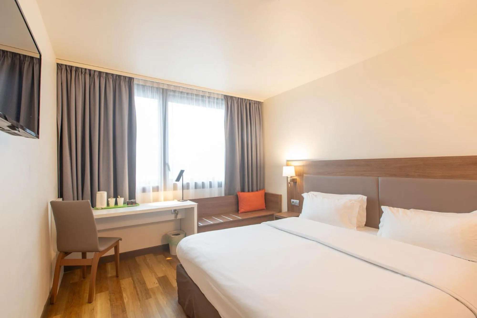 Bedroom, Bed in Campanile PRIME - Metz Centre Gare