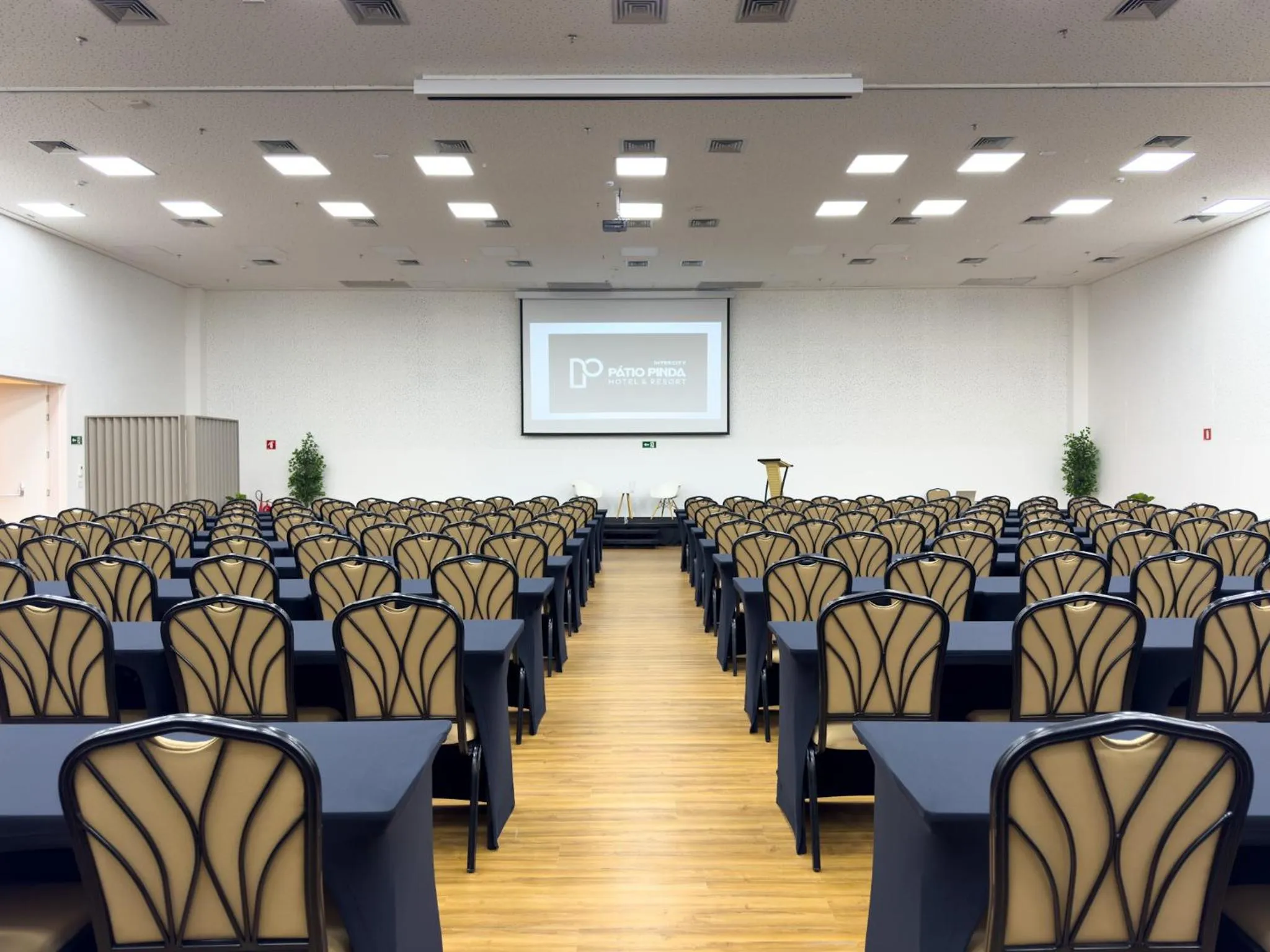 Meeting/conference room in Intercity Pátio Pinda Hotel & Resort