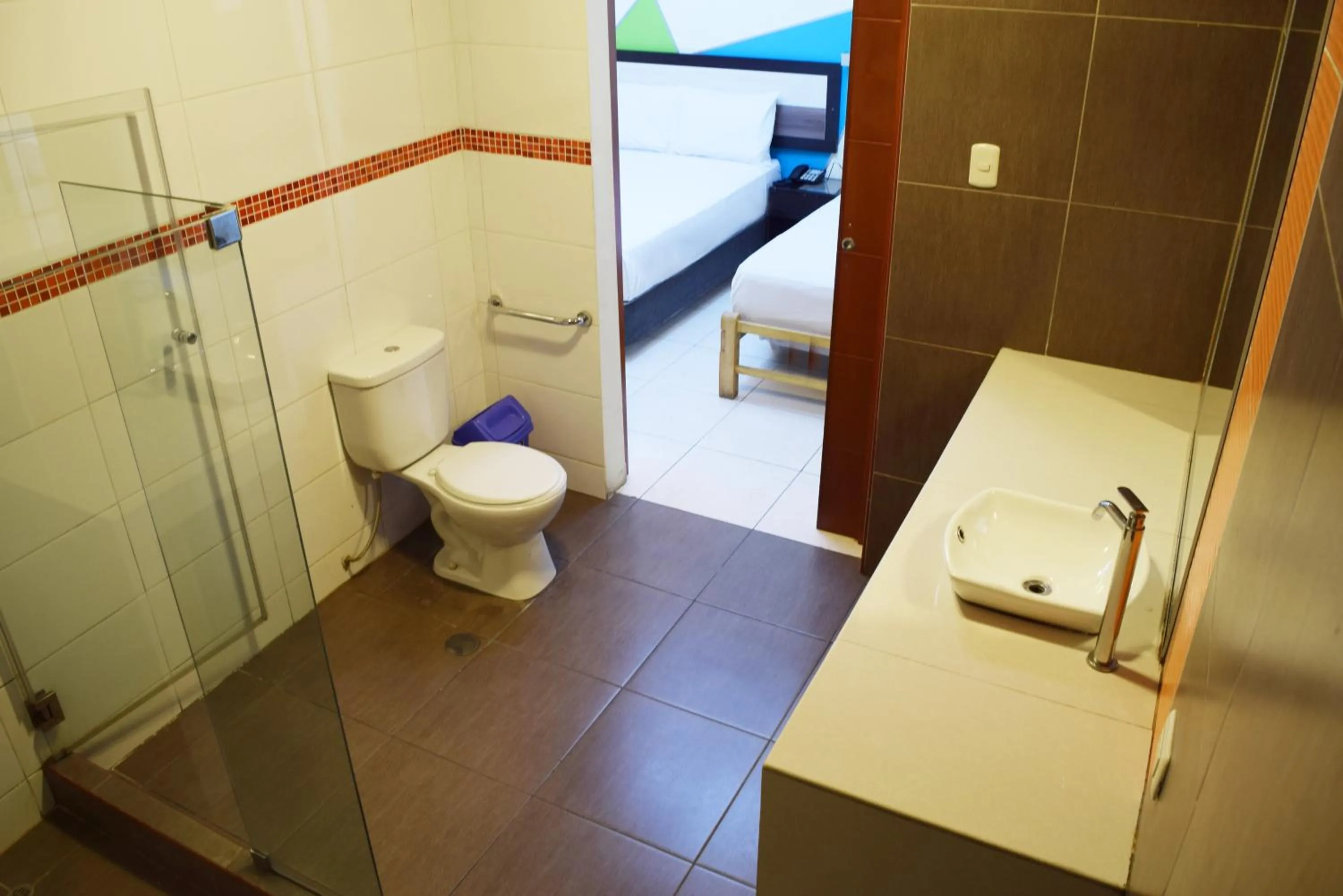 Bathroom in Hotel Colors Canada