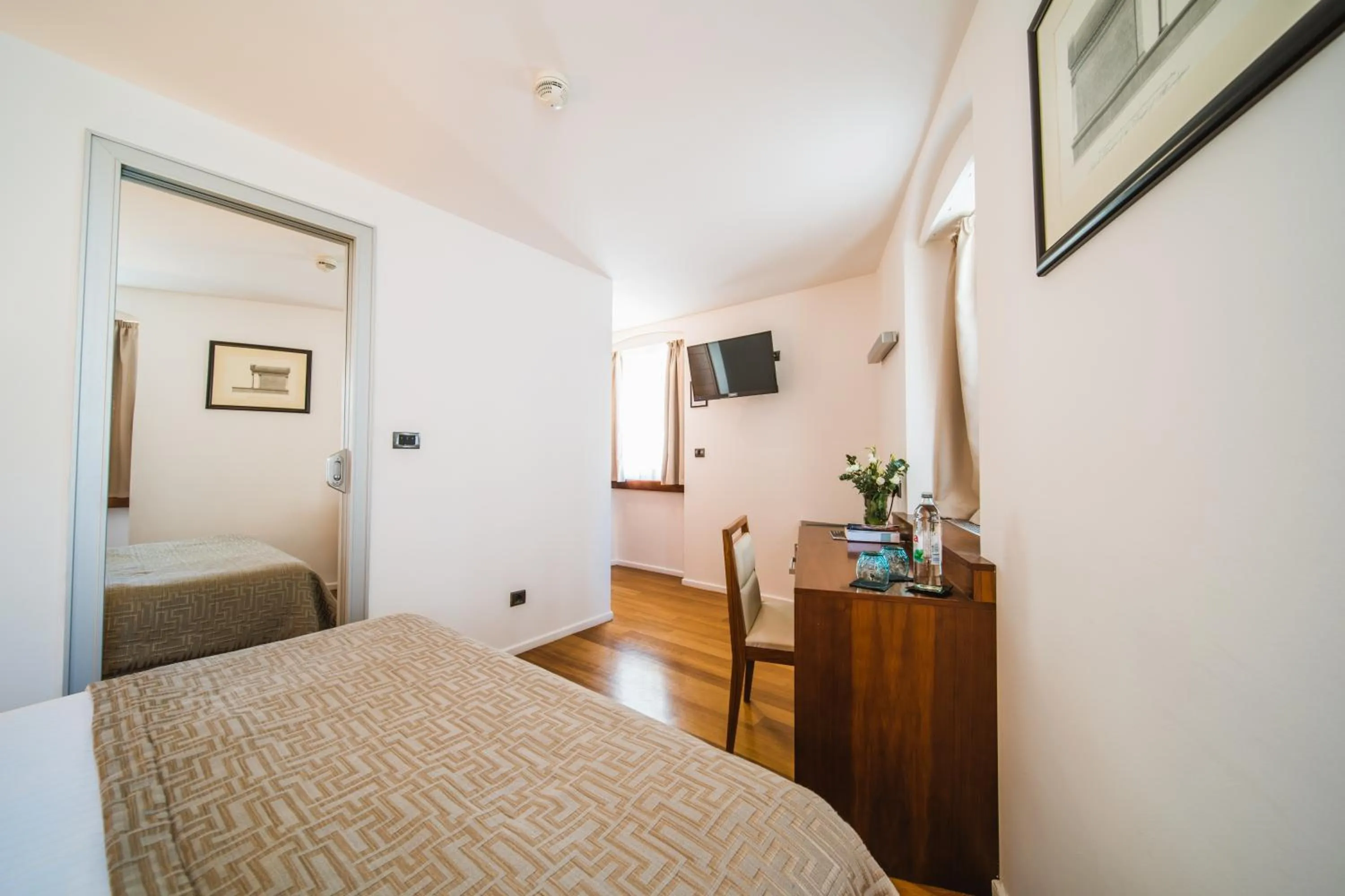 Photo of the whole room, Bed in Hotel Vestibul Palace & Villa - Small Luxury Hotels Of The World