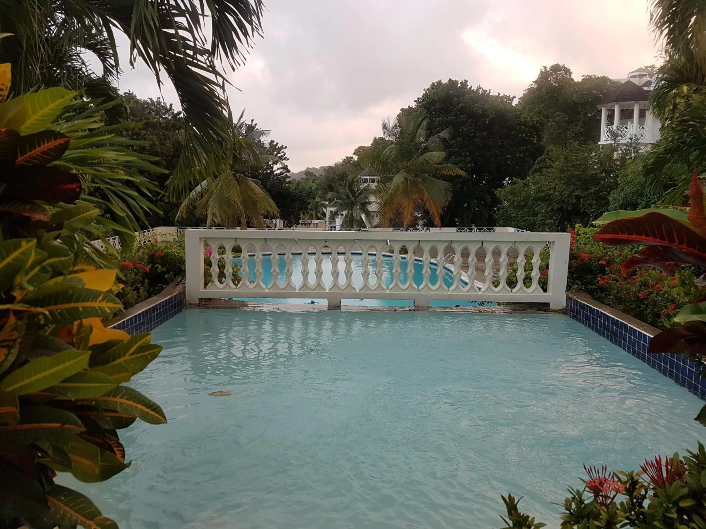 Swimming pool in Skycastle Oasis