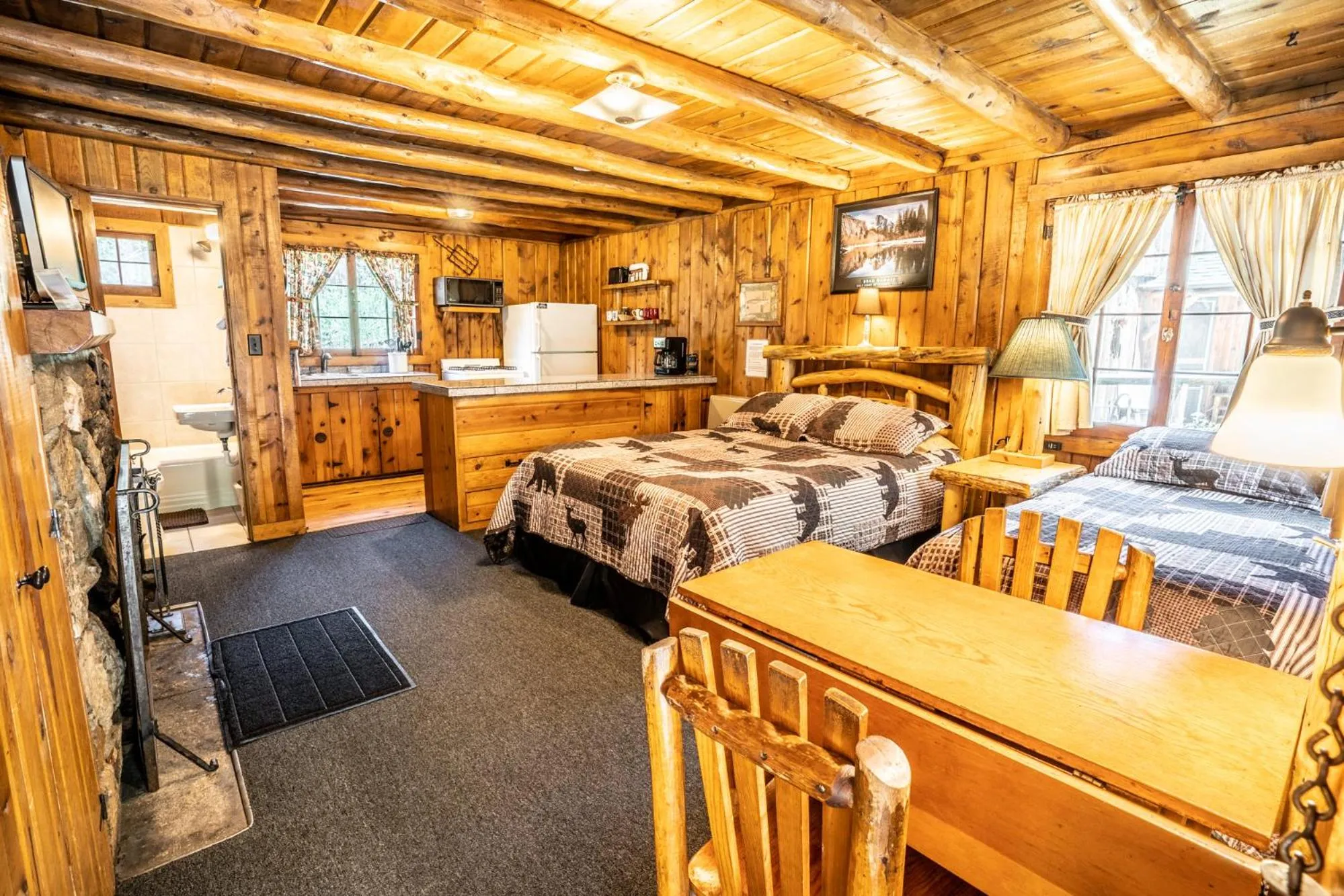Photo of the whole room, Bed in Colorado Bear Creek Cabins
