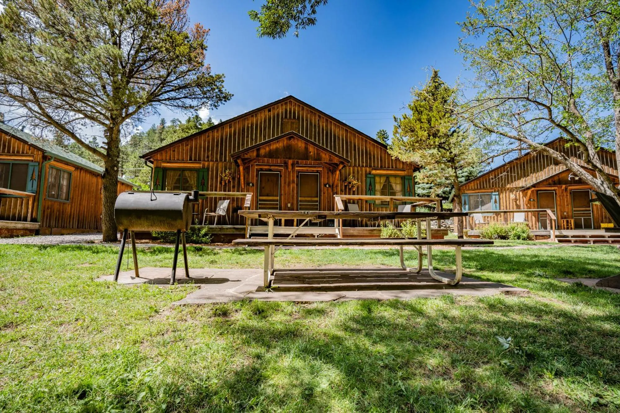 Property building in Colorado Bear Creek Cabins