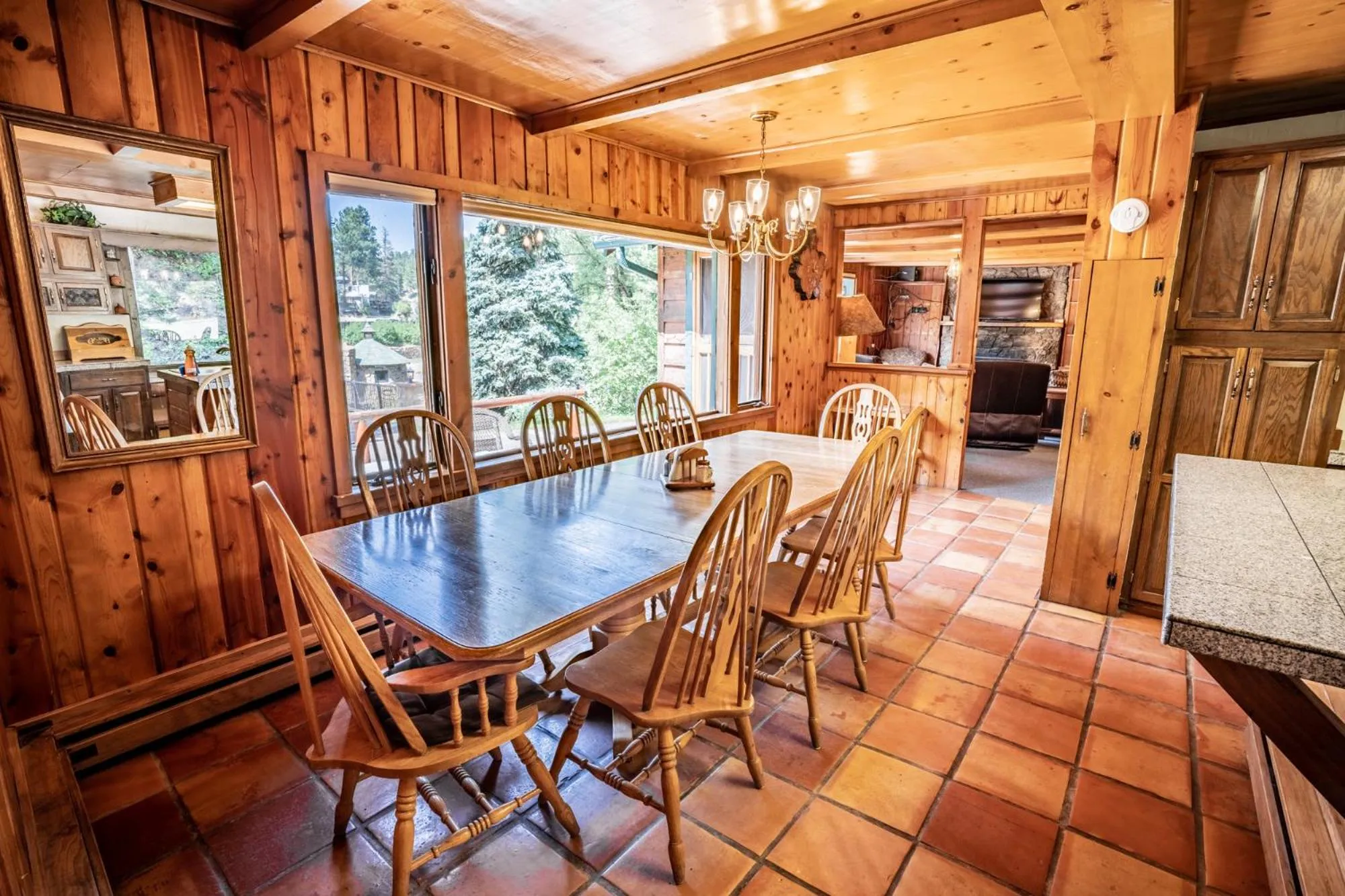 Dining area in Colorado Bear Creek Cabins