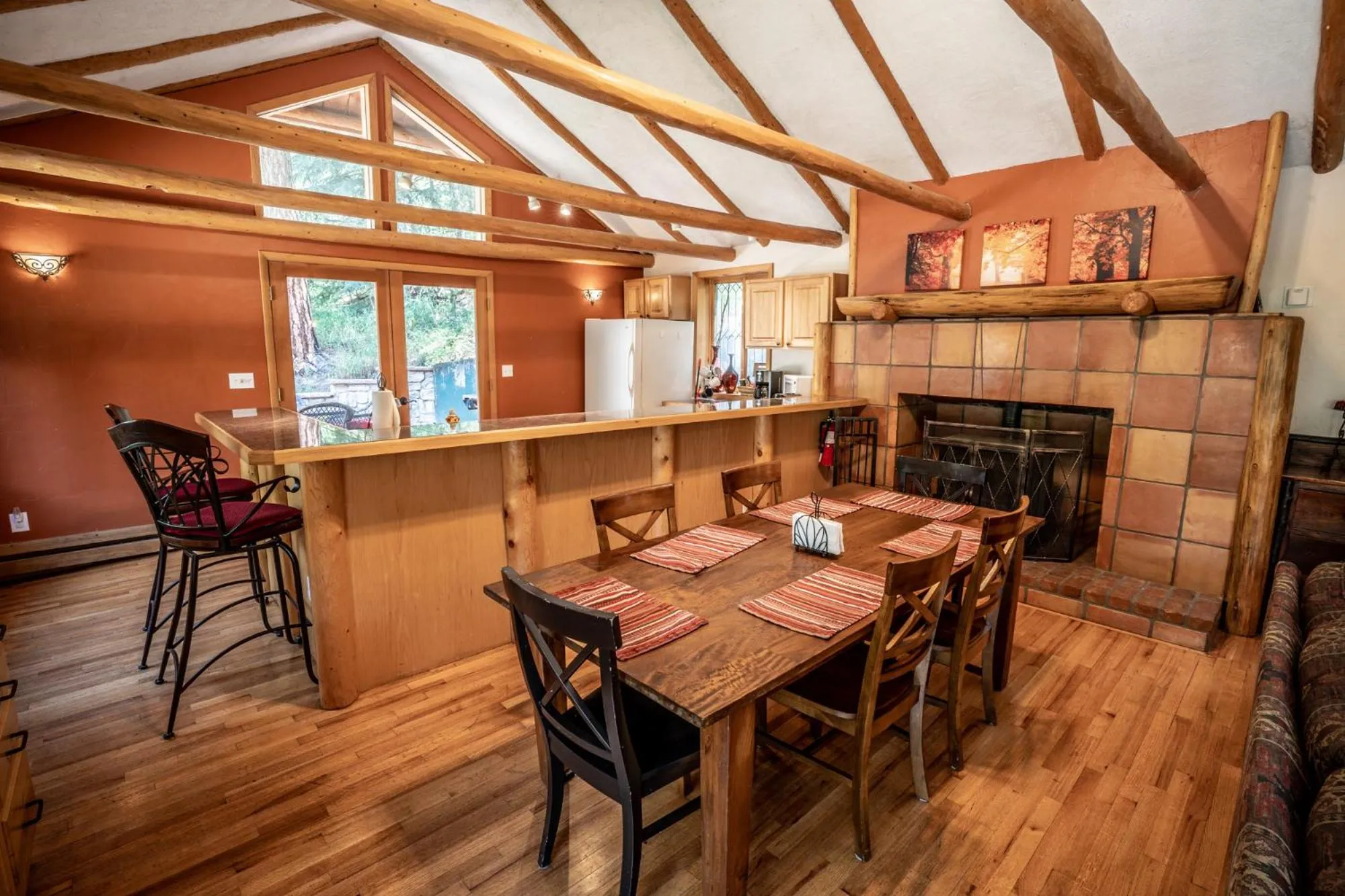 Dining area in Colorado Bear Creek Cabins