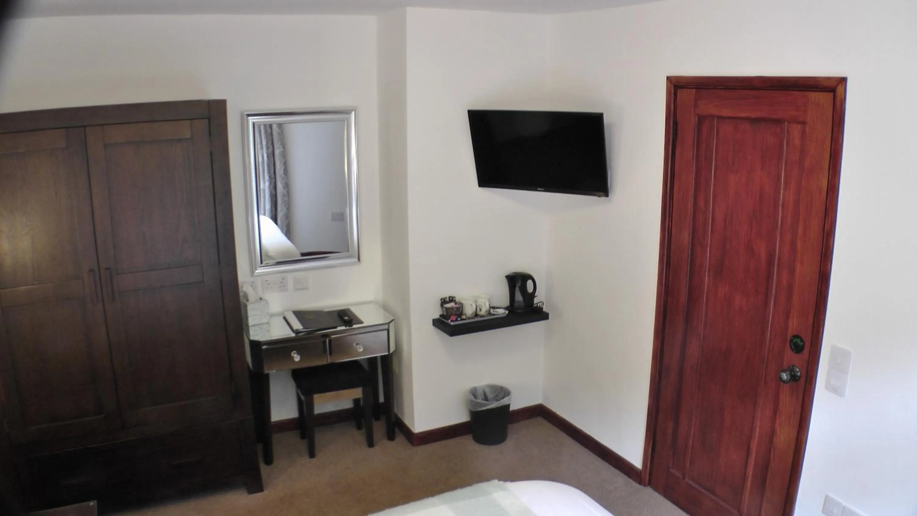 Bedroom, Bed in Bay Lodge