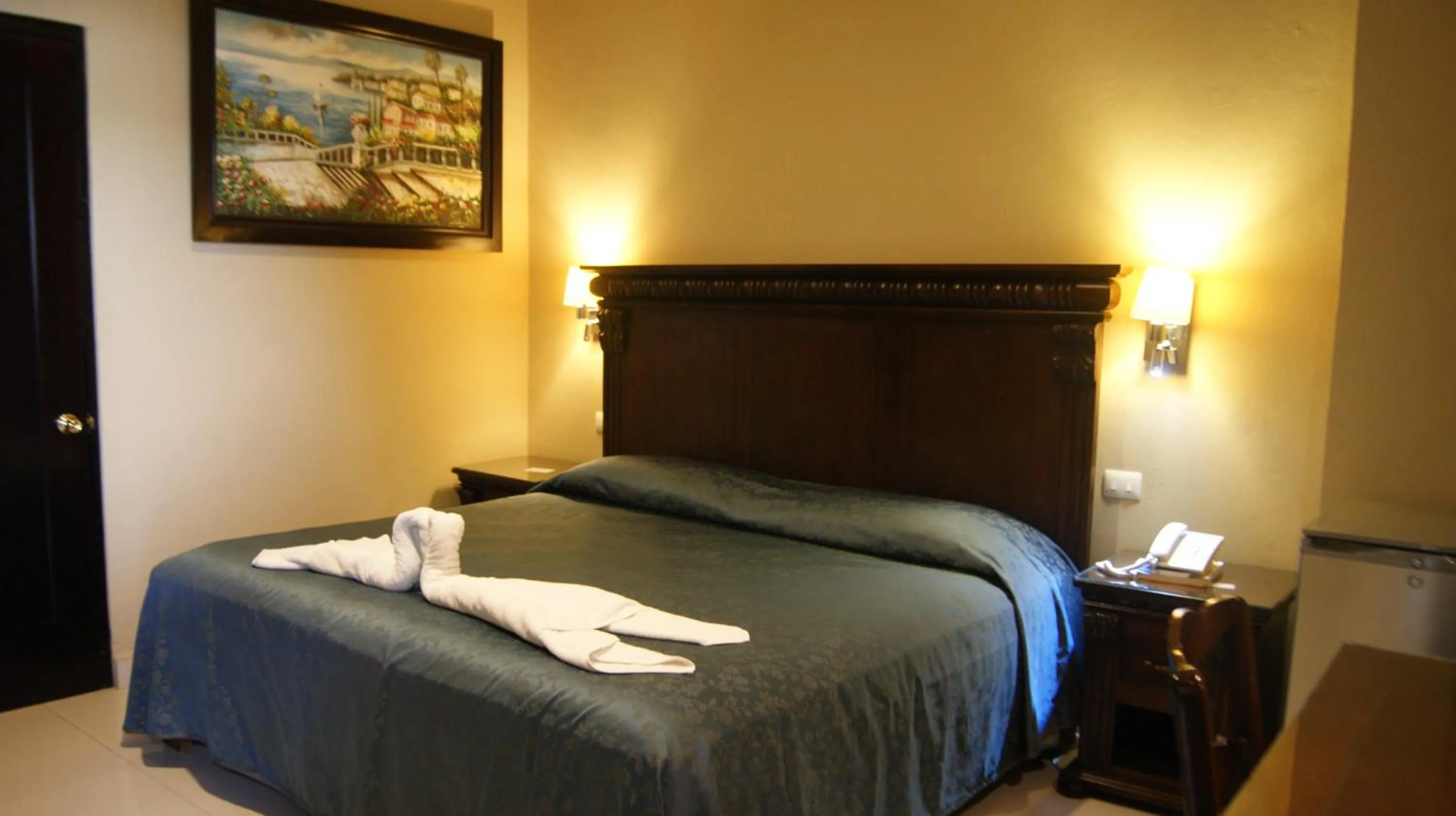 Photo of the whole room, Bed in Hotel San Francisco