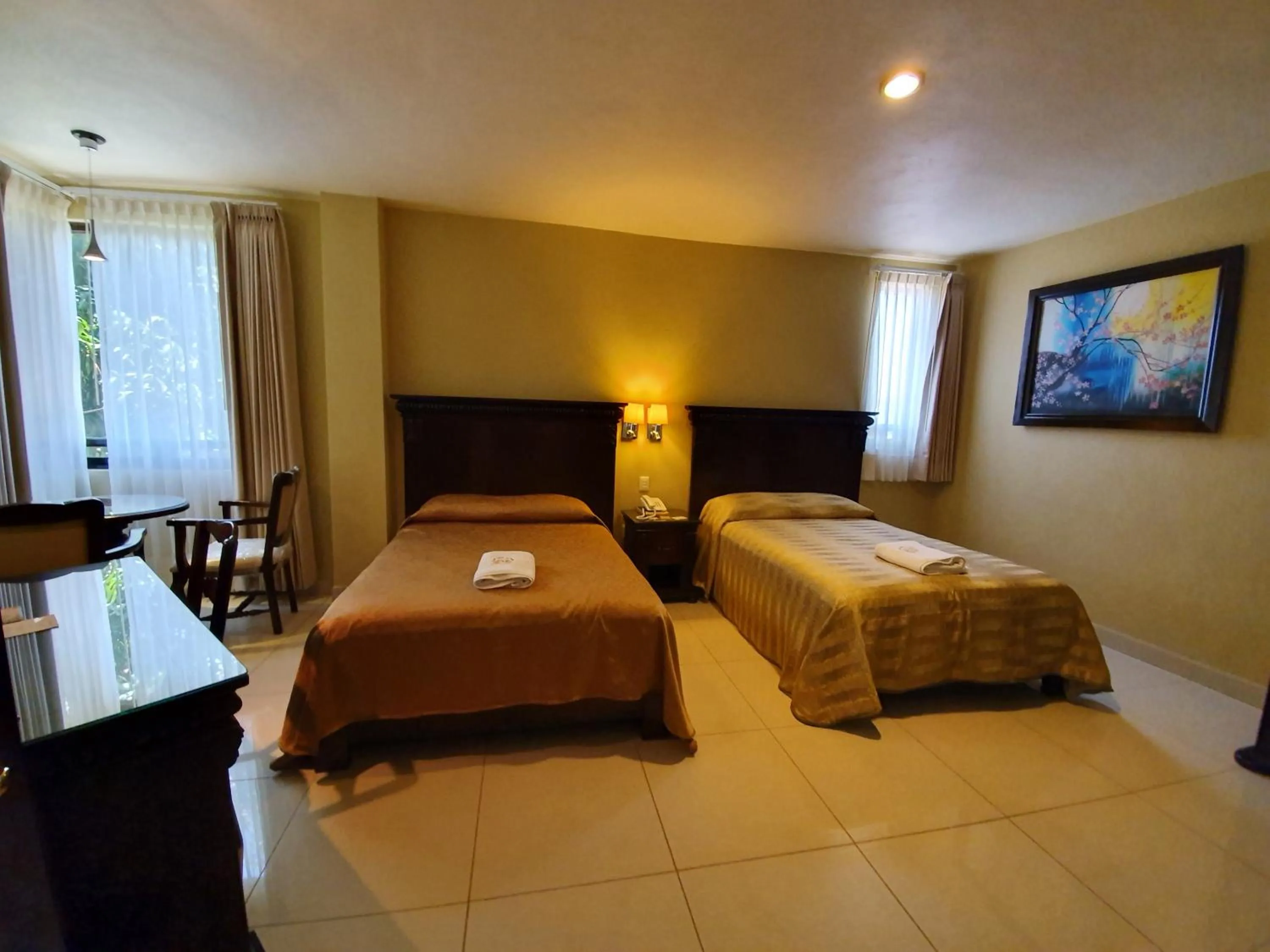 Photo of the whole room, Bed in Hotel San Francisco