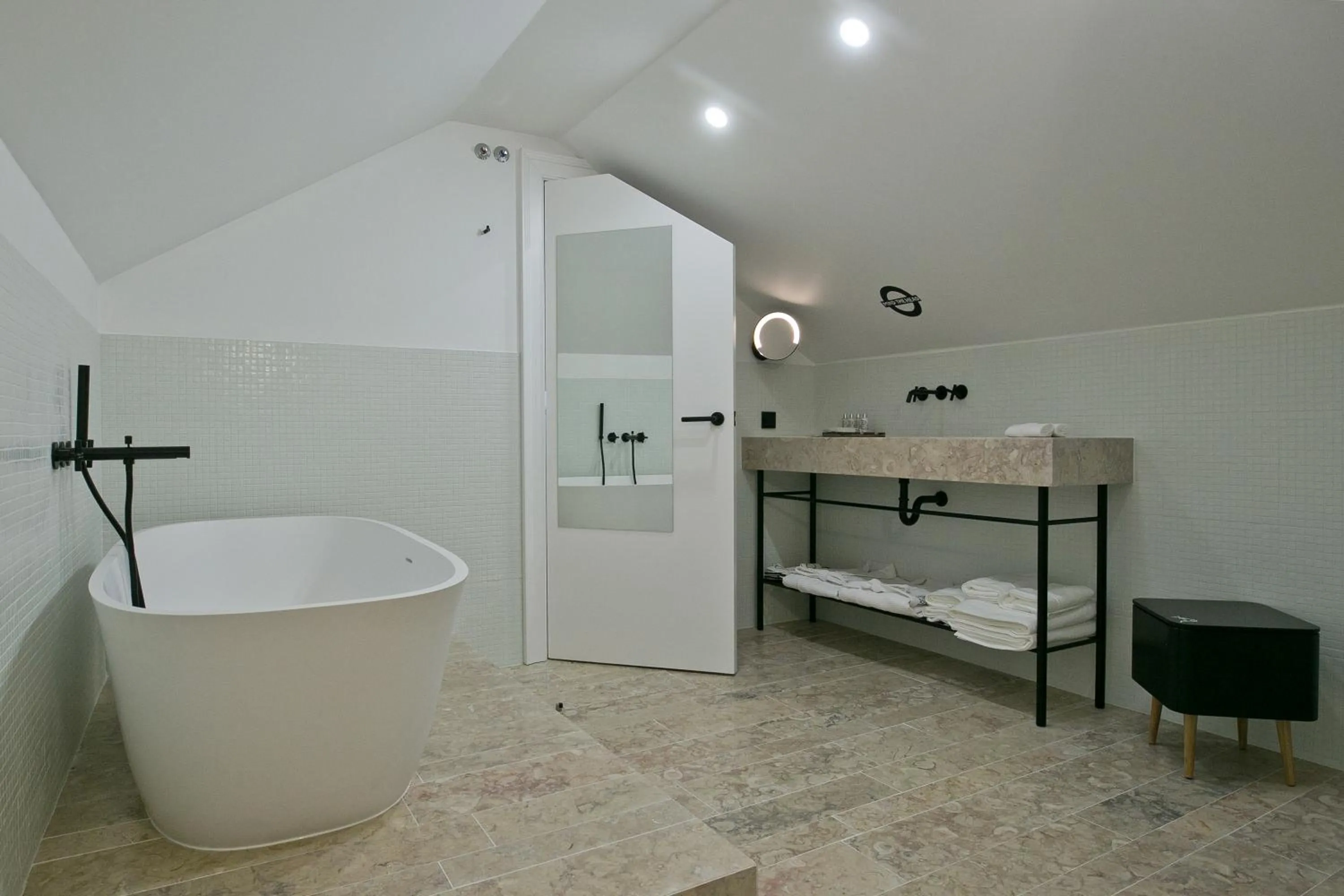 Bathroom in 1908 Lisboa Hotel