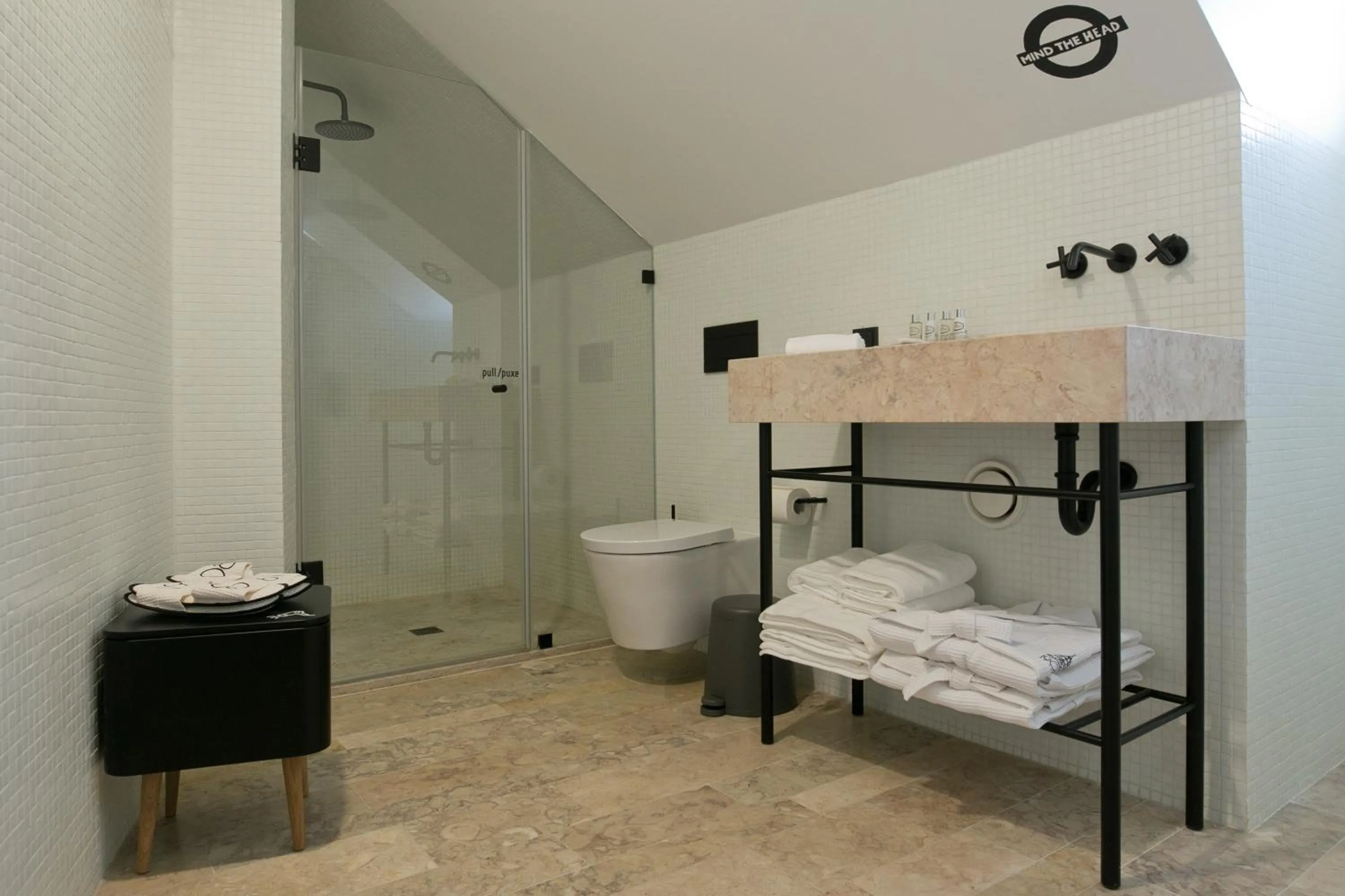 Toilet in 1908 Lisboa Hotel