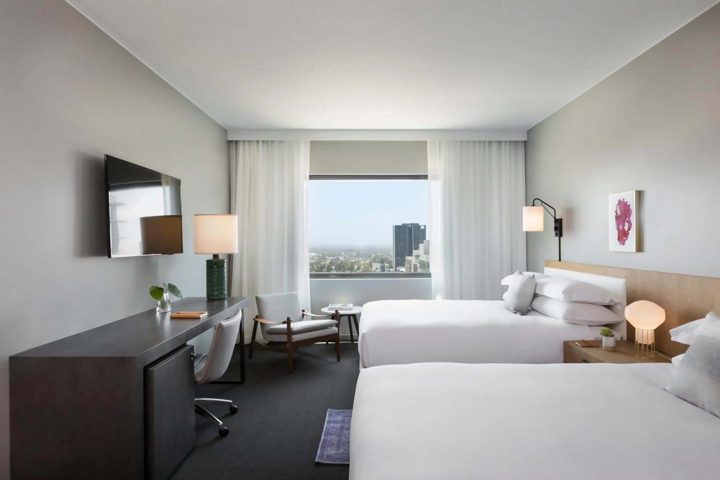 Photo of the whole room, Bed in Kimpton Everly Hotel Hollywood by IHG