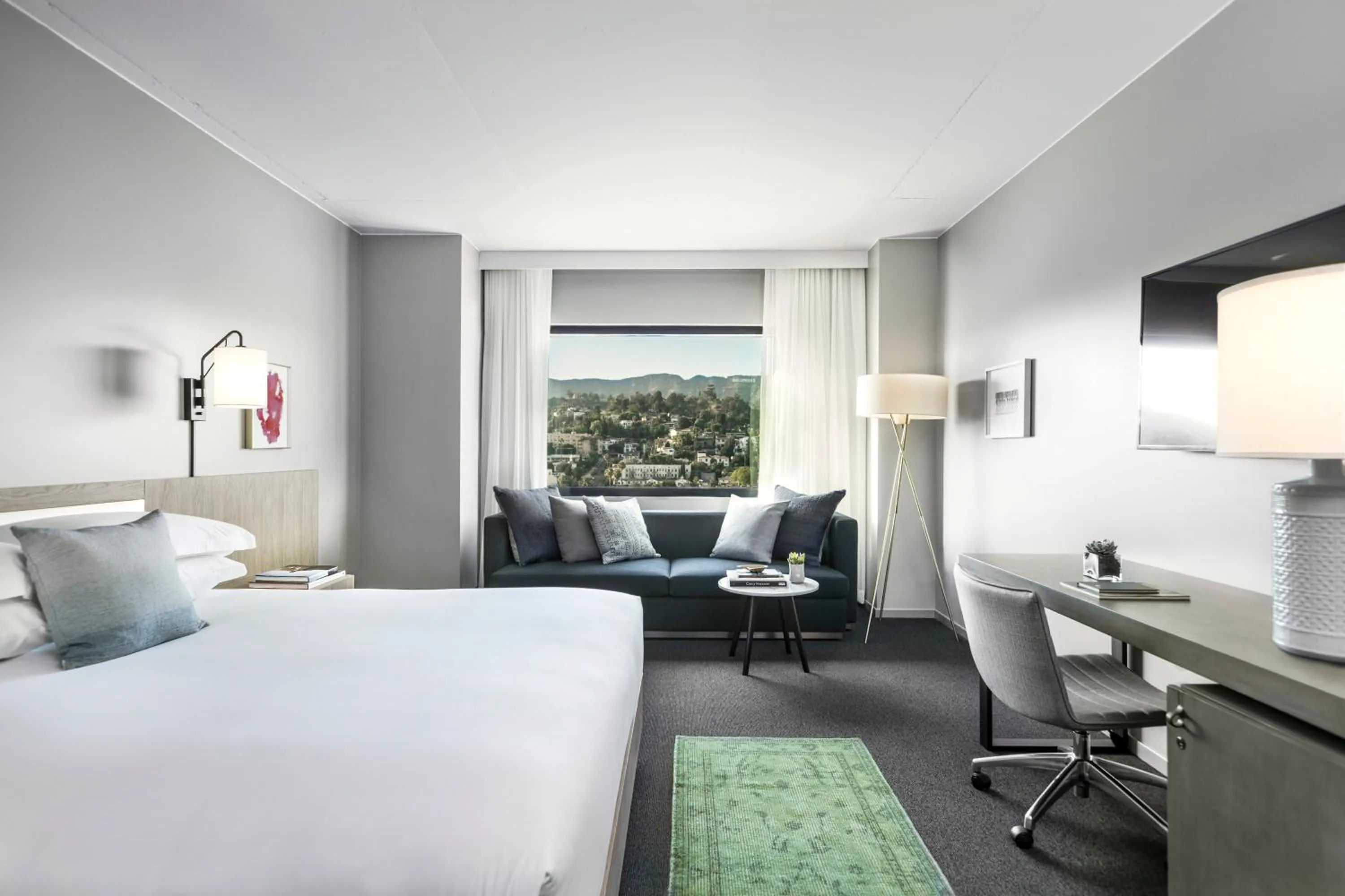 Photo of the whole room, Bed in Kimpton Everly Hotel Hollywood by IHG
