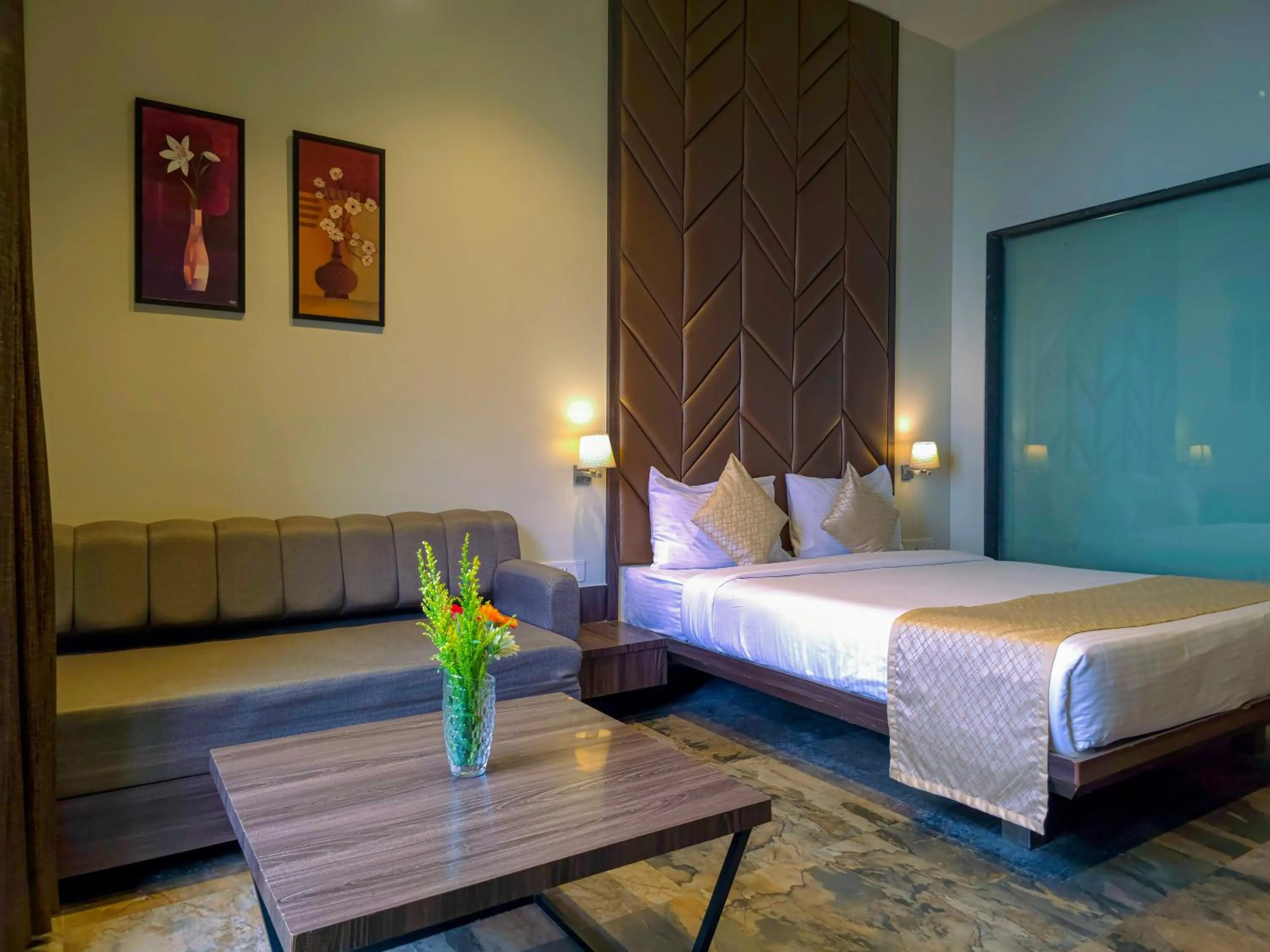 Bedroom, Bed in Enrise By Sayaji Ahmednagar