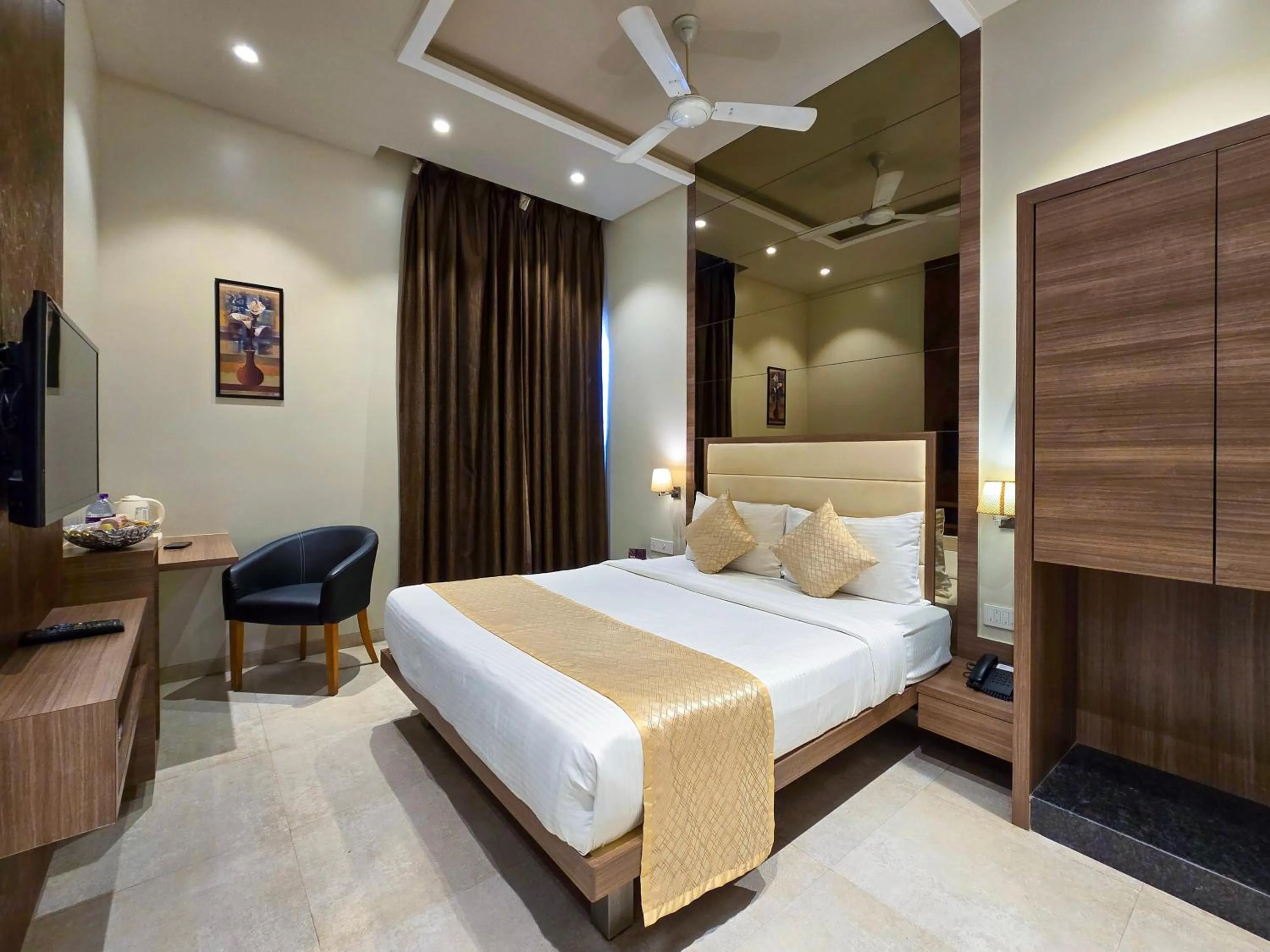 Bedroom, Bed in Enrise By Sayaji Ahmednagar