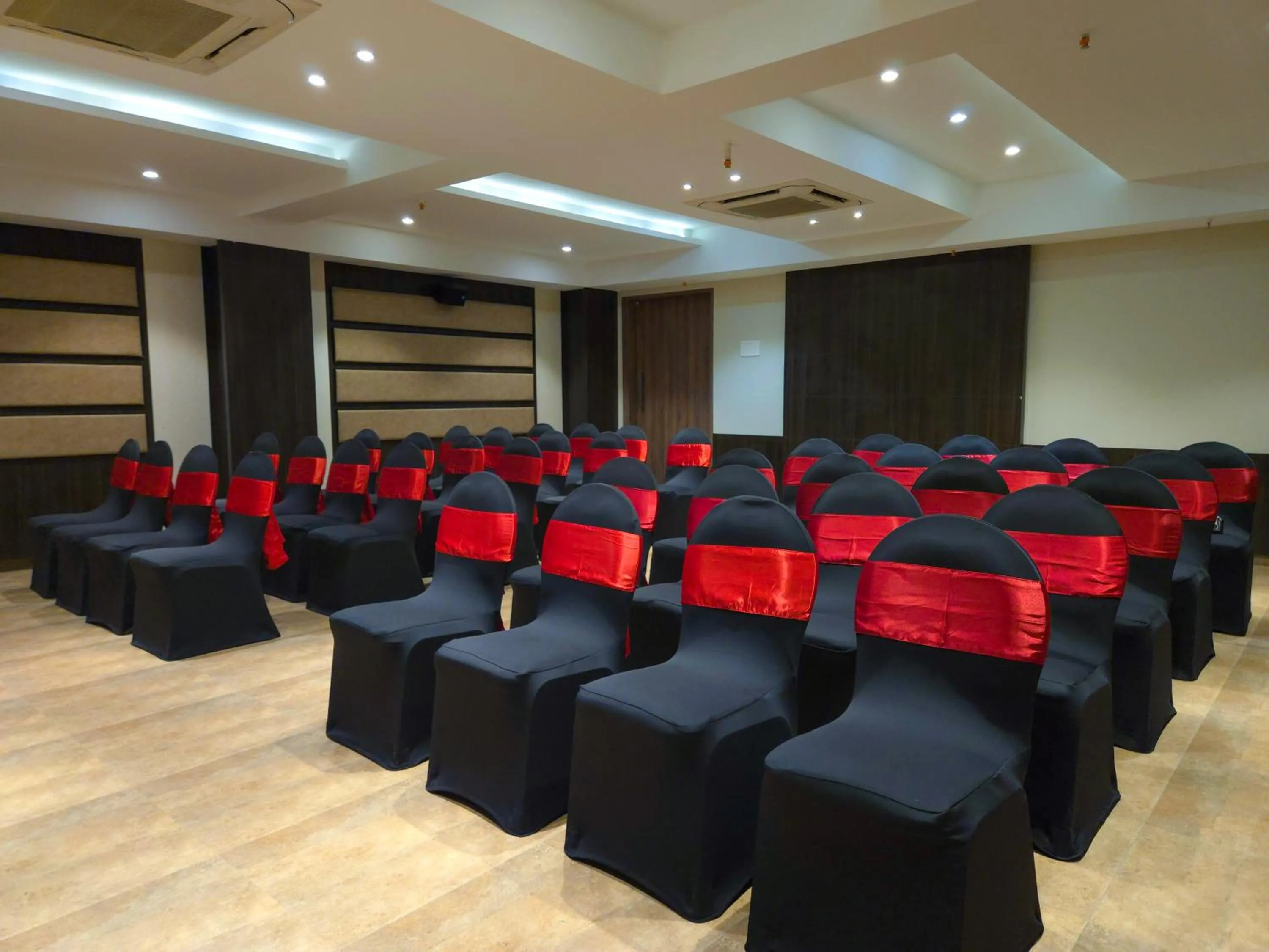 Banquet/Function facilities in Enrise By Sayaji Ahmednagar