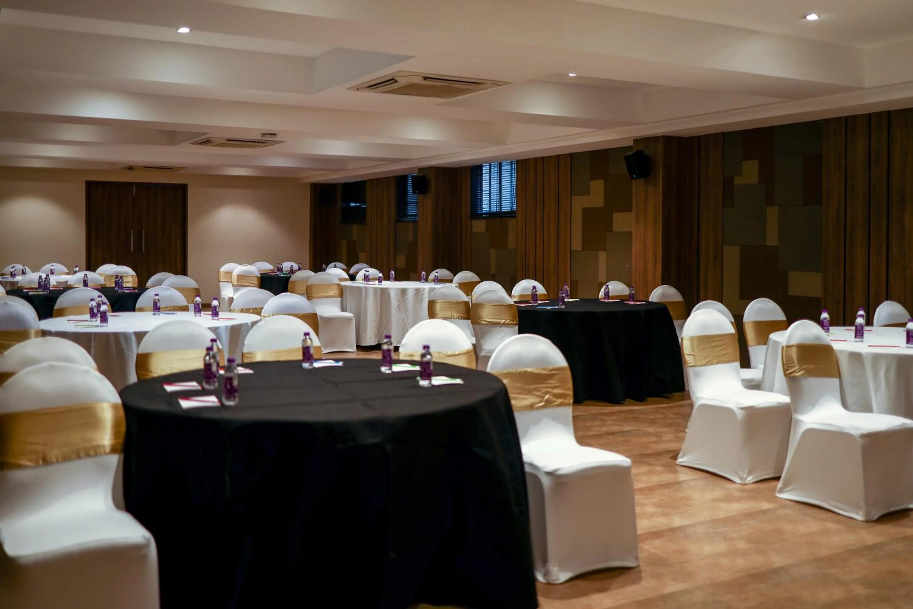 Banquet/Function facilities in Enrise By Sayaji Ahmednagar