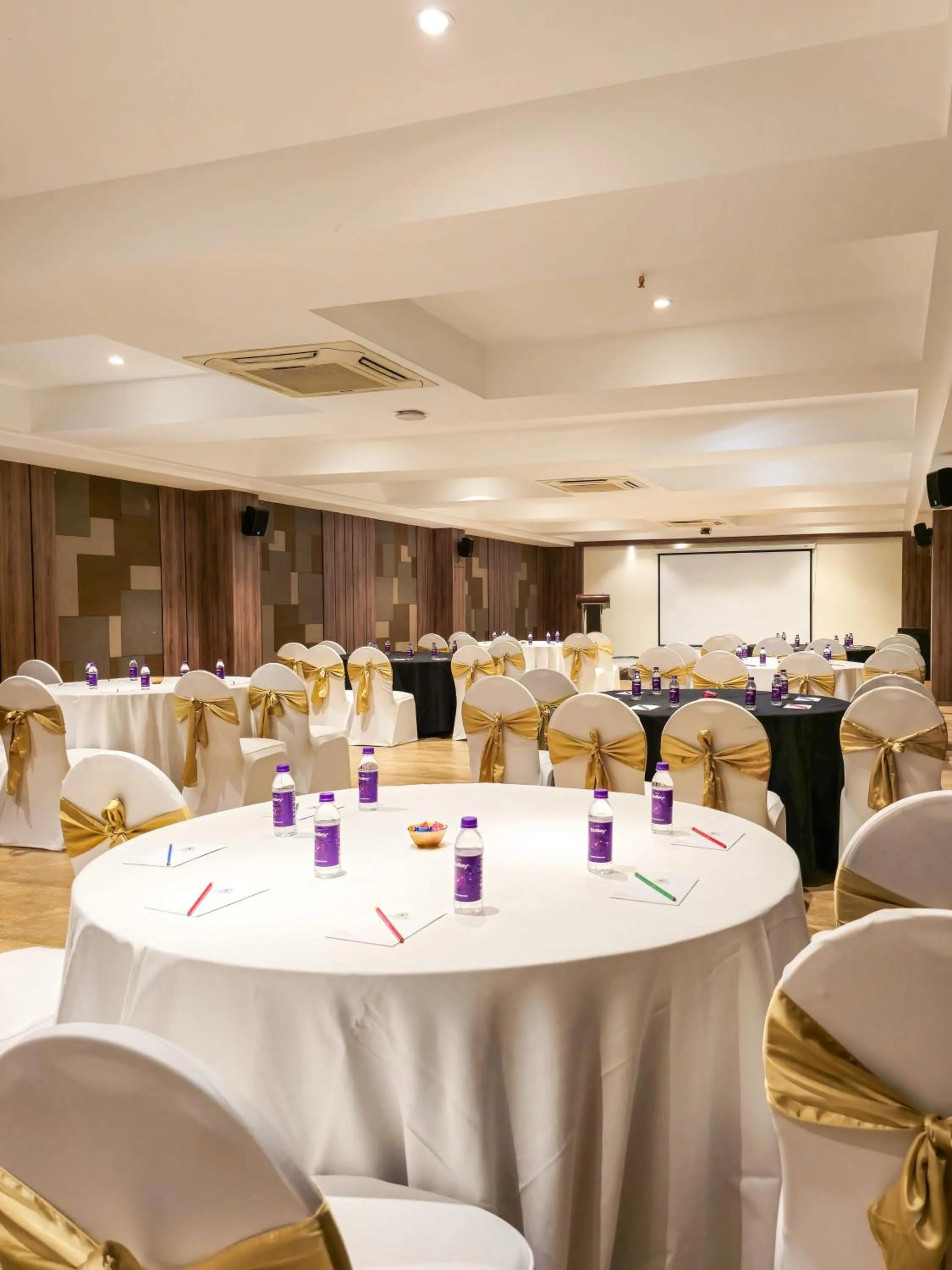 Banquet/Function facilities in Enrise By Sayaji Ahmednagar