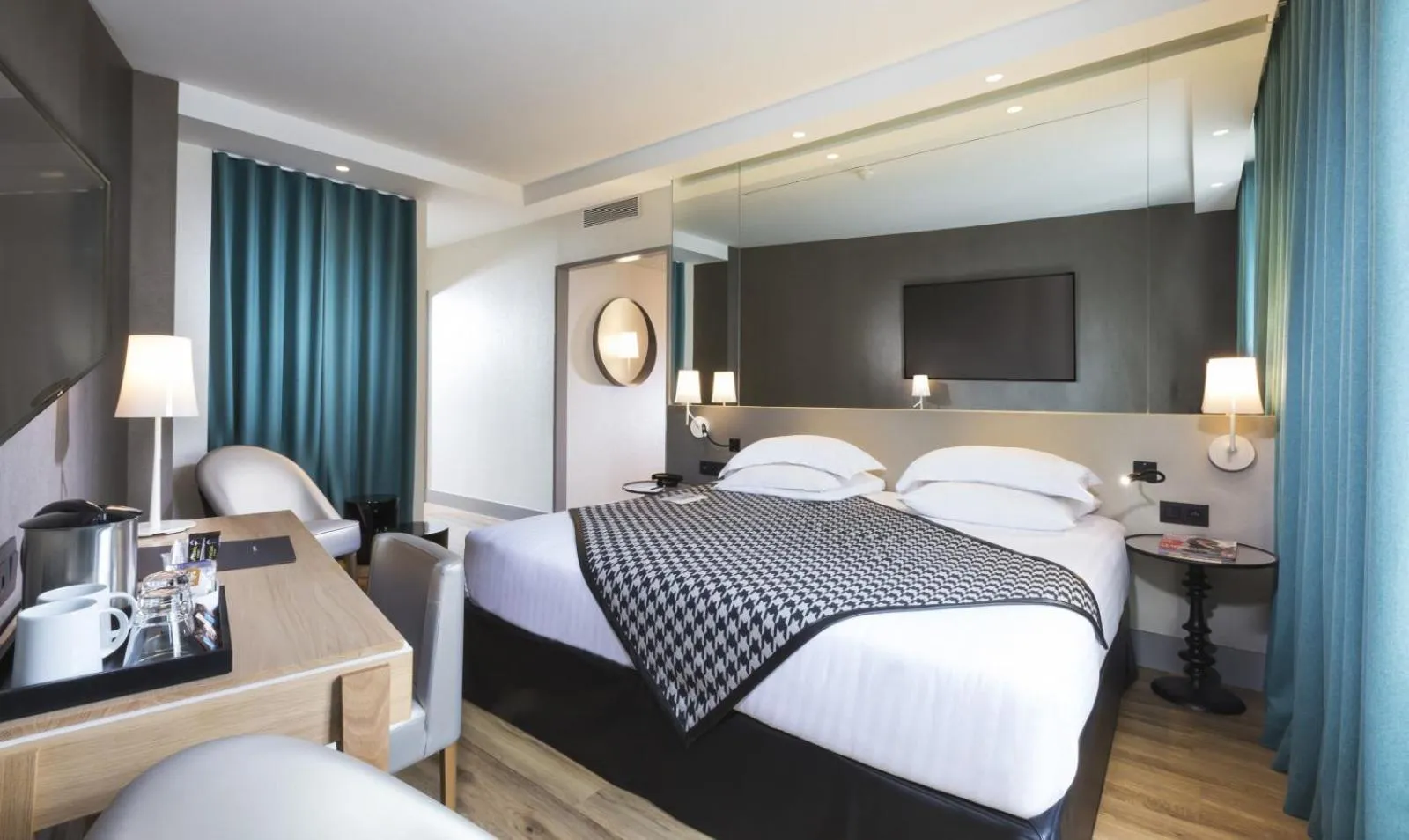 Bed in Hotel Acanthe - Boulogne Billancourt