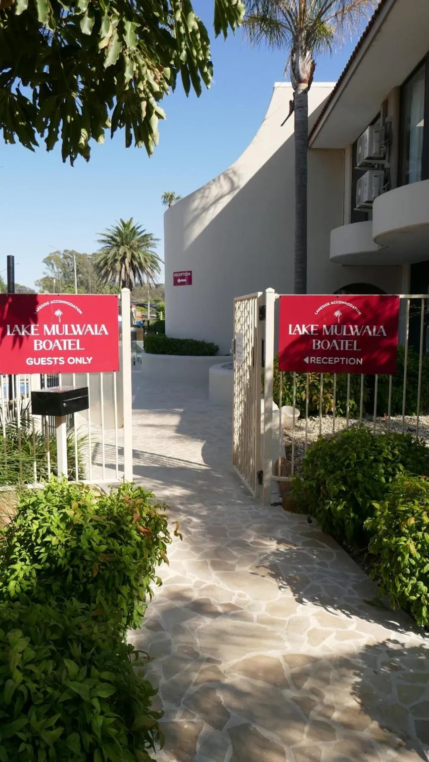 Facade/entrance in Lake Mulwala Boatel