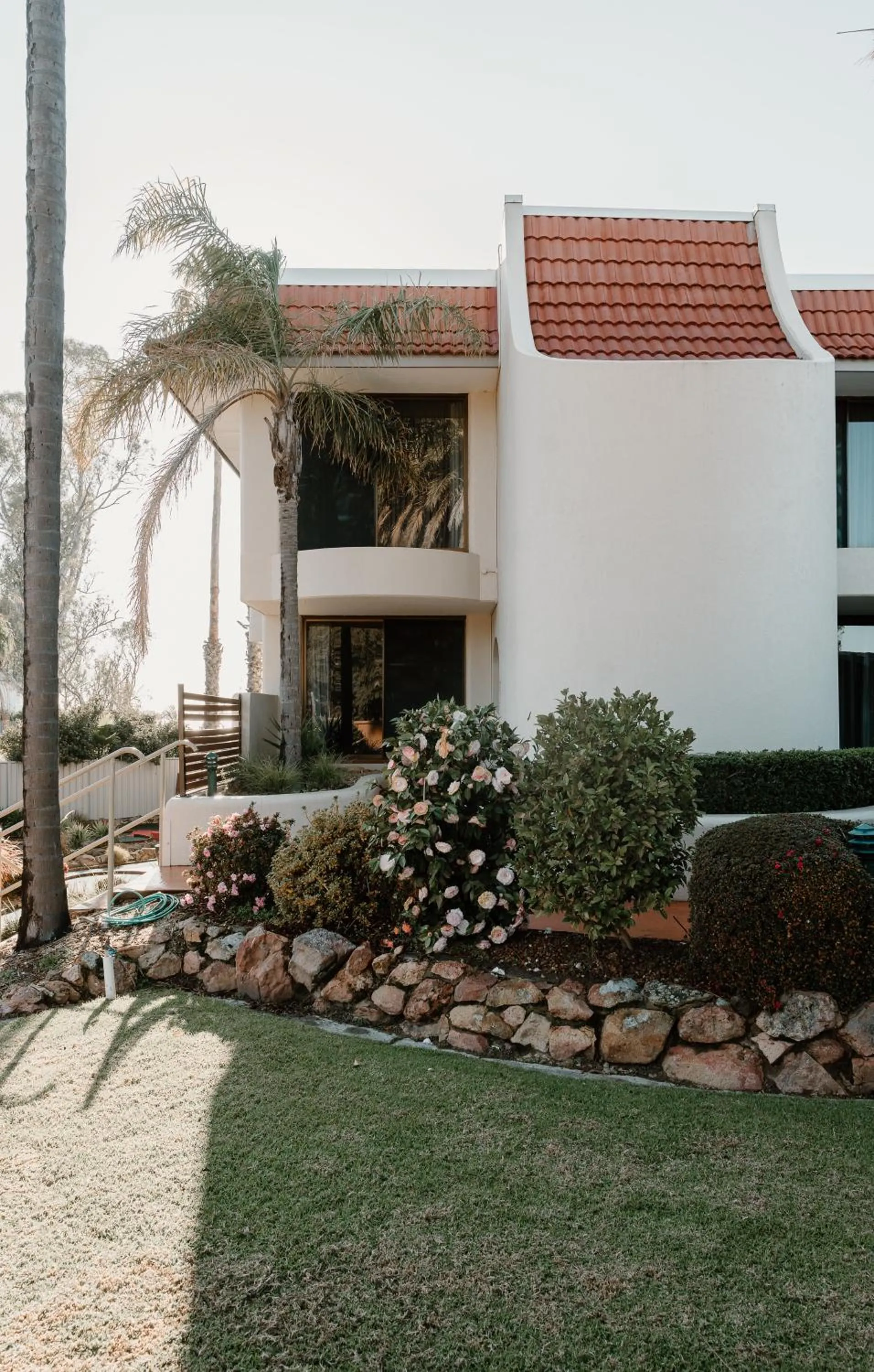 Property building in Lake Mulwala Boatel