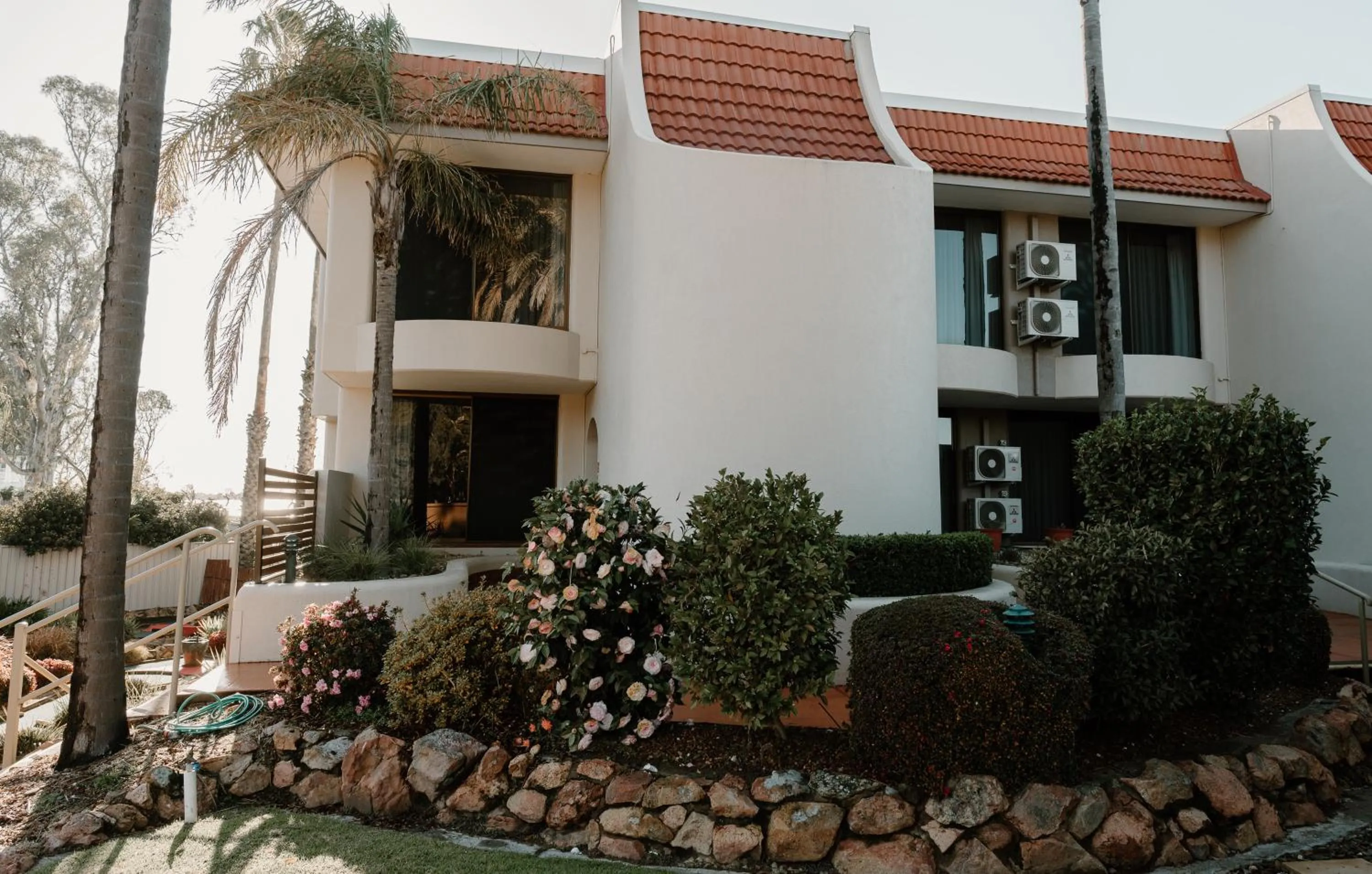 Property building in Lake Mulwala Boatel