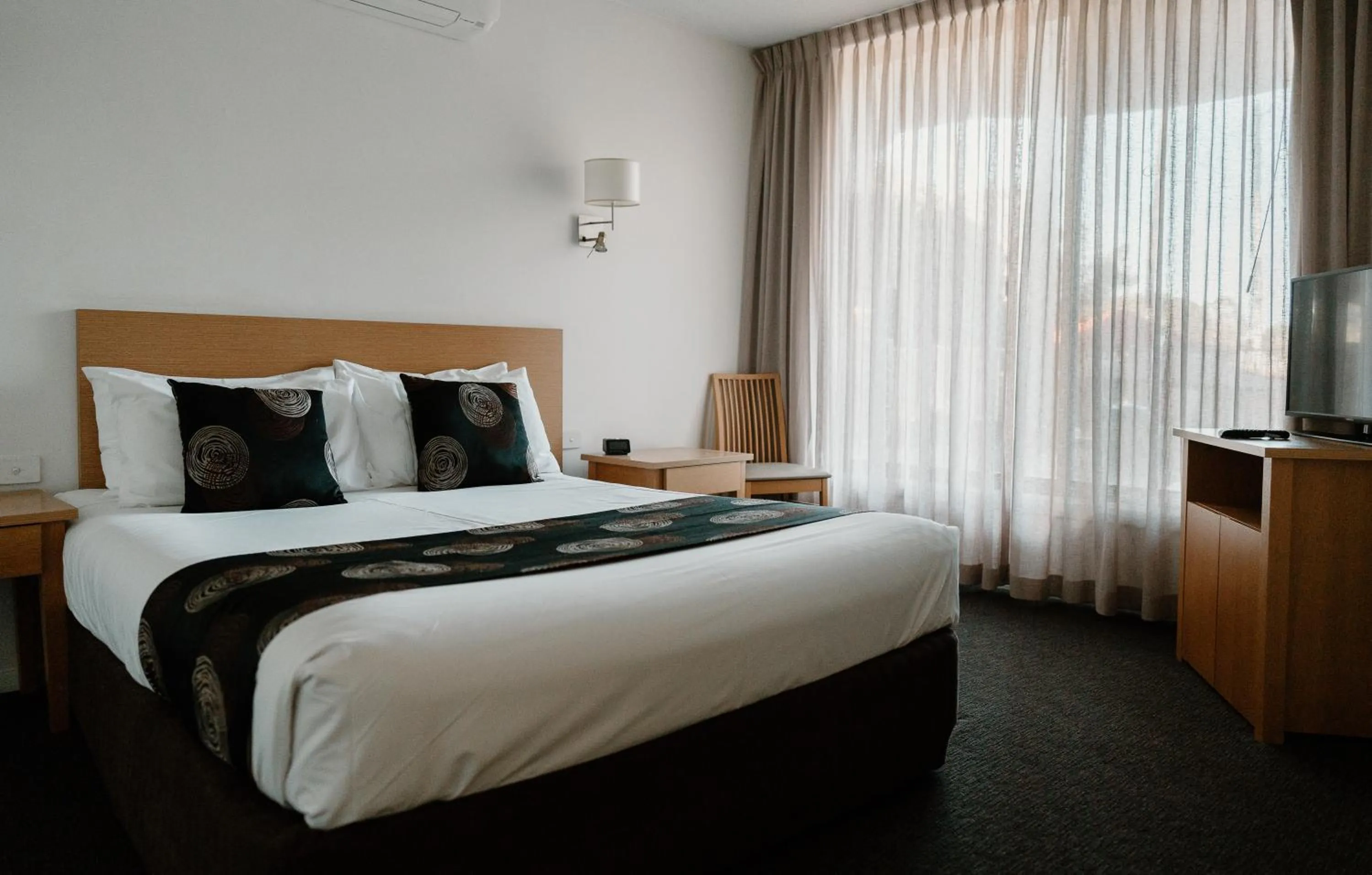 Bed in Lake Mulwala Boatel