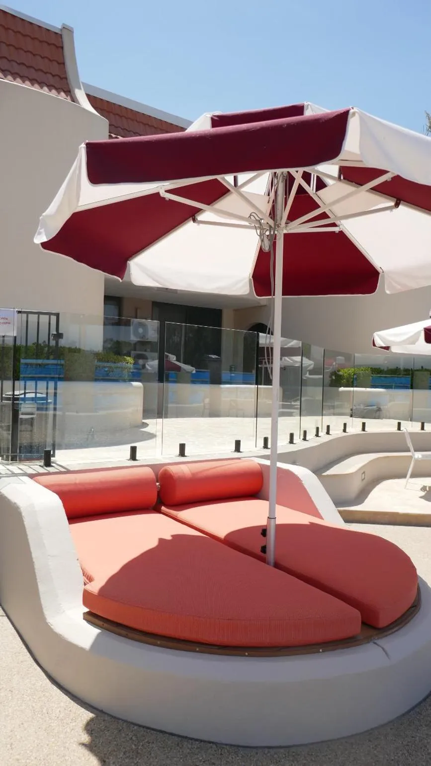 Swimming pool in Lake Mulwala Boatel