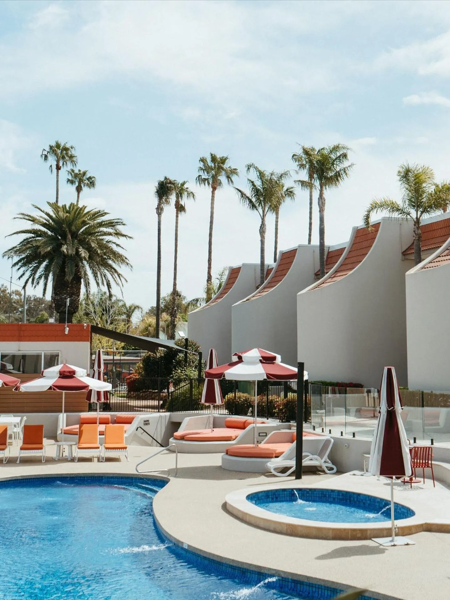 Swimming pool in Lake Mulwala Boatel