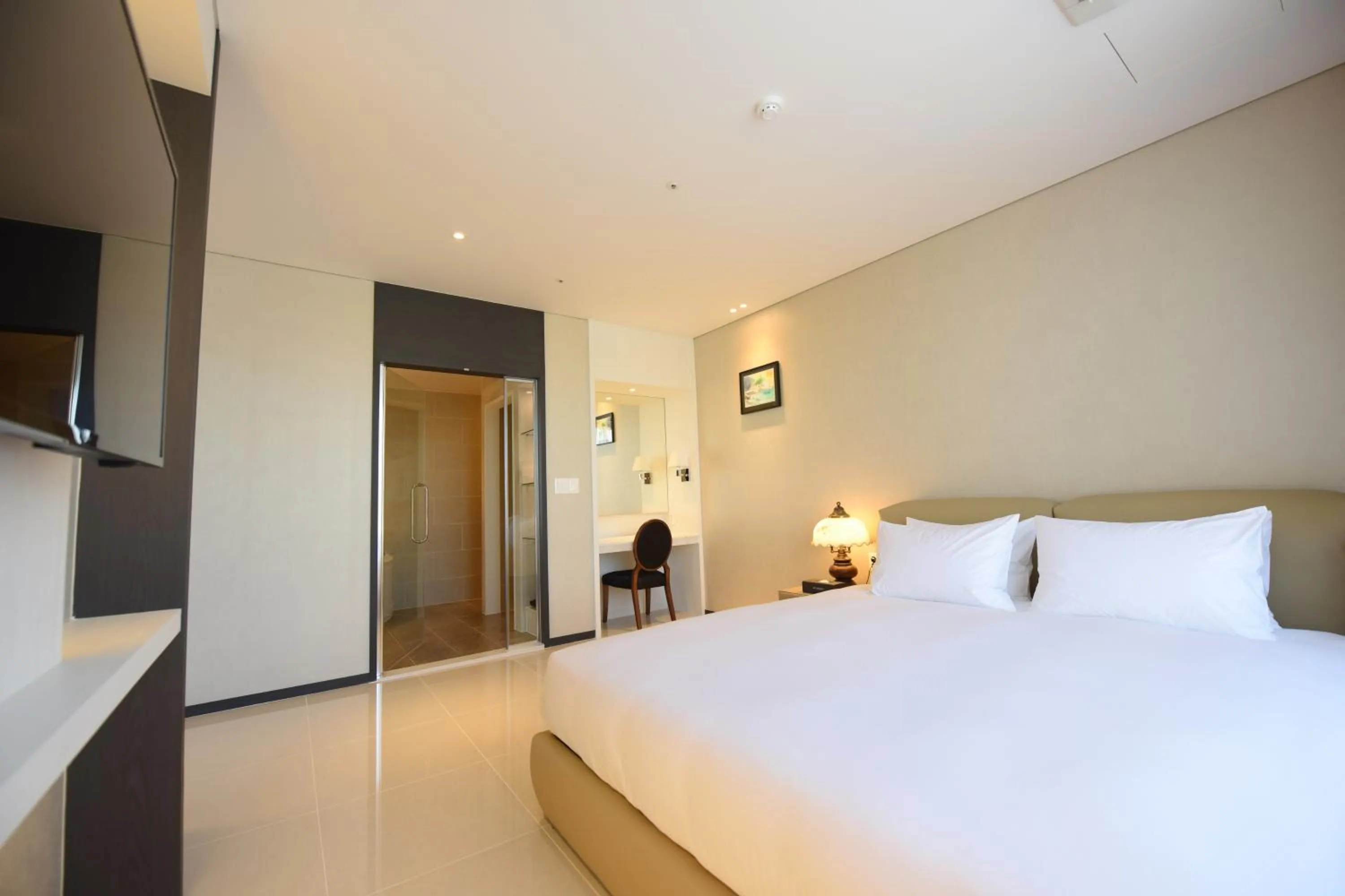 Bed in Geoje Artnouveau Suite Hotel