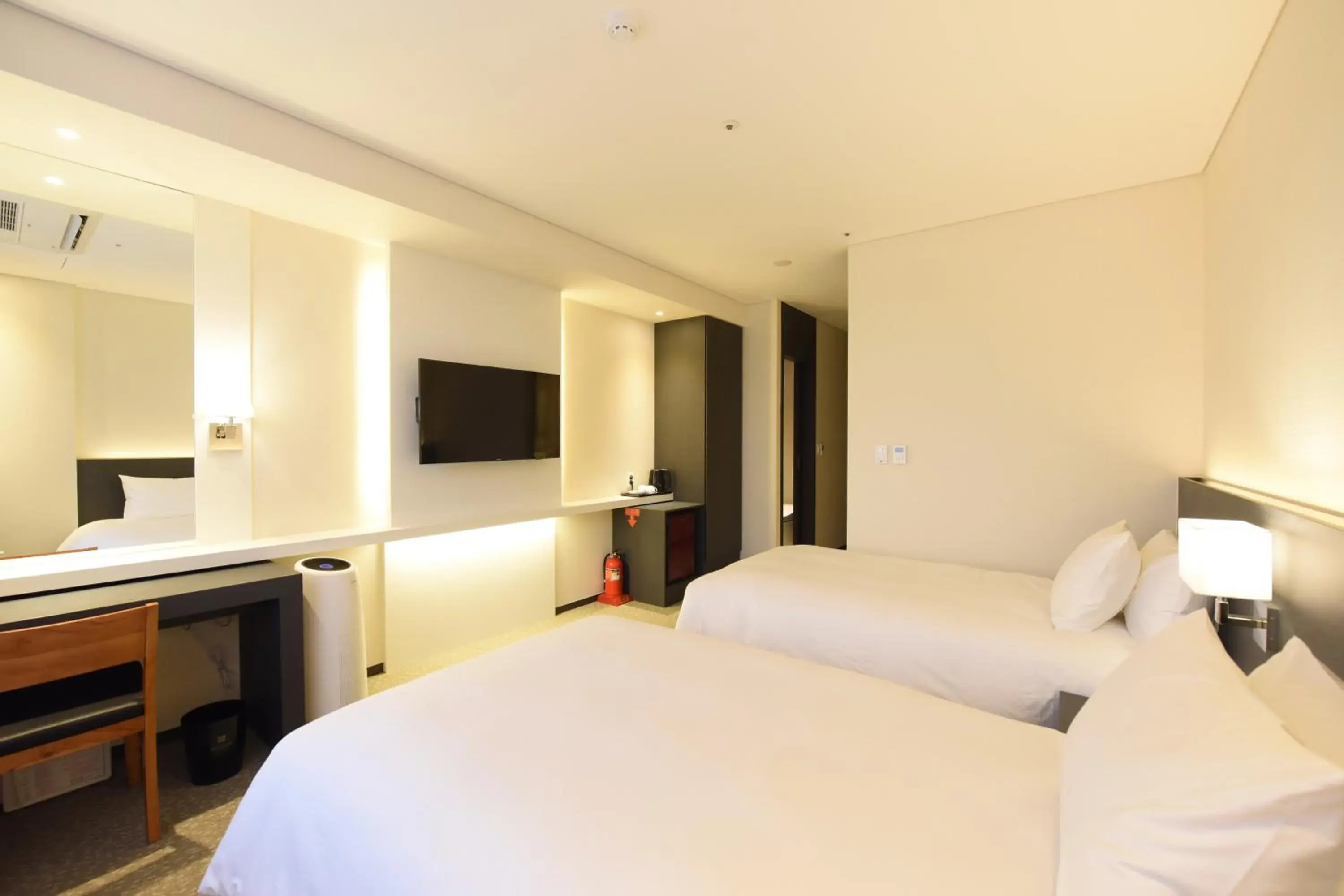 Deluxe Twin Room in Geoje Artnouveau Suite Hotel Deluxe Twin Room in Geoje Artnouveau Suite Hotel