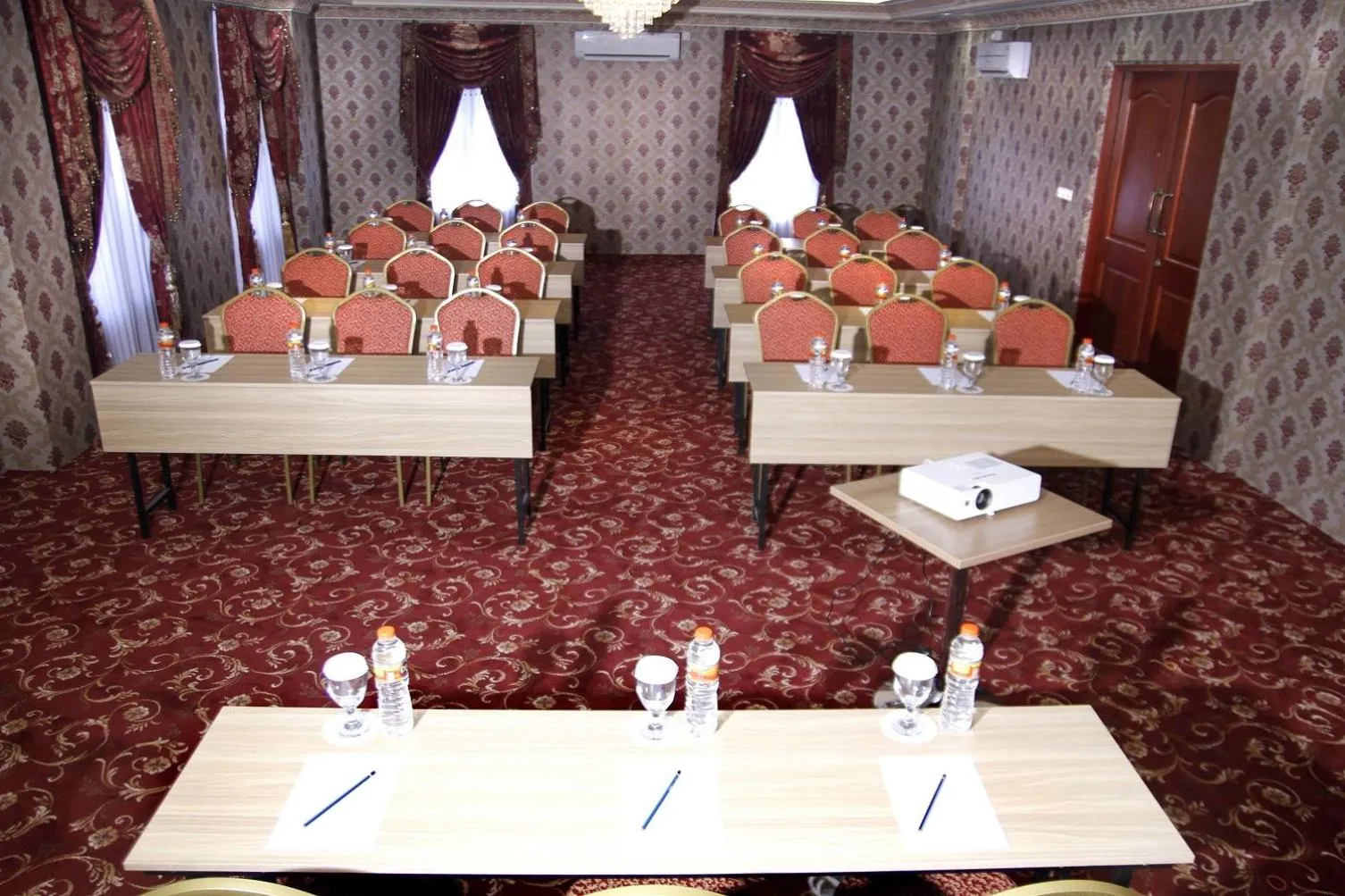 Hersya Front One Inn Surabaya