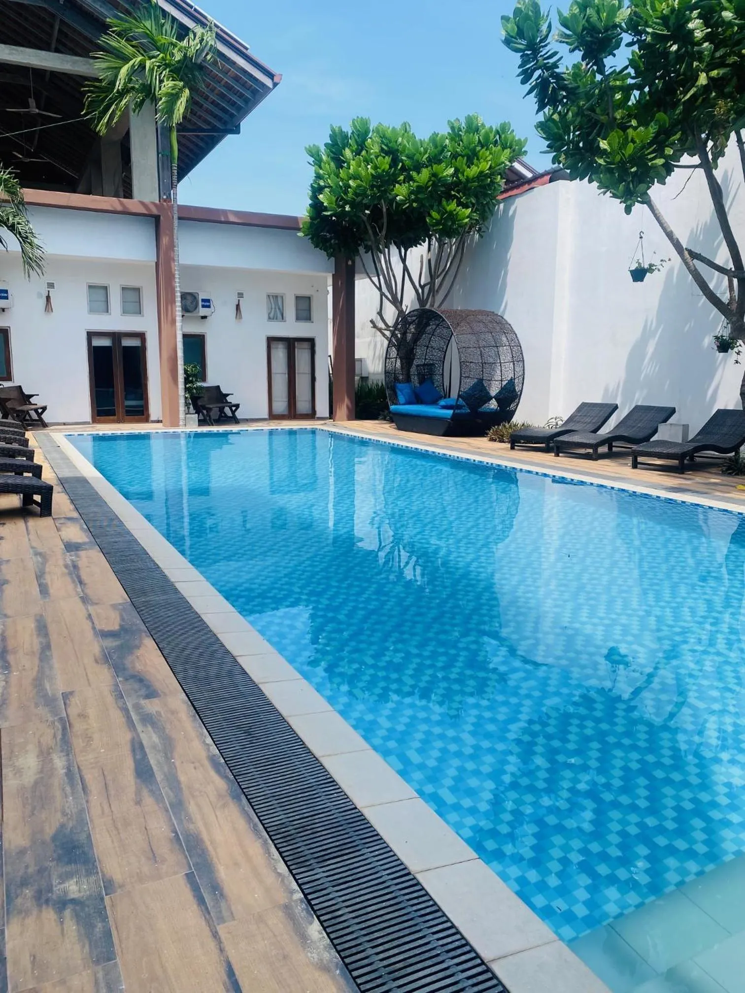 Pool view in Hotel Cloud 9 Negombo
