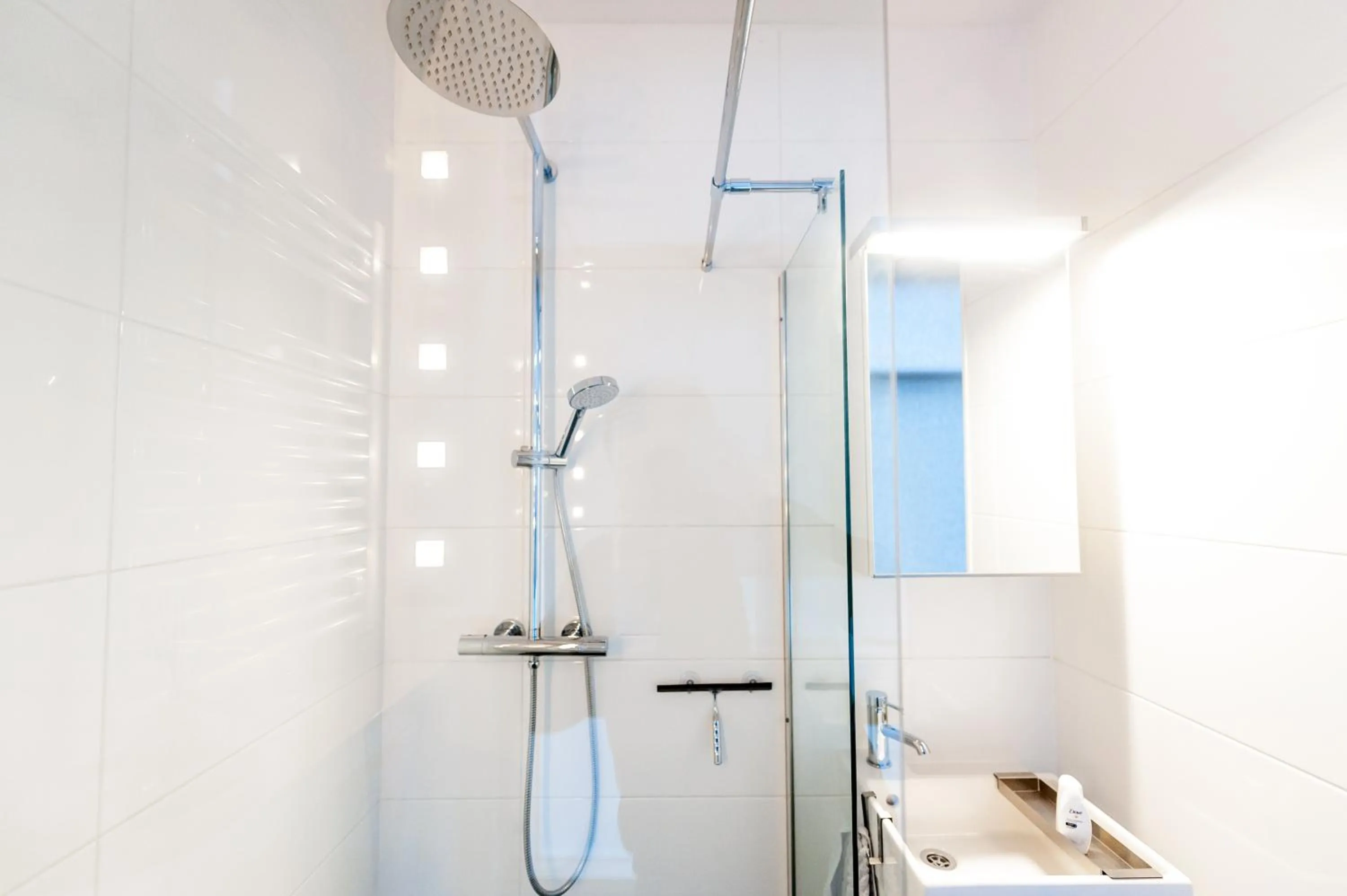 Shower in Bluebeach Scheveningen